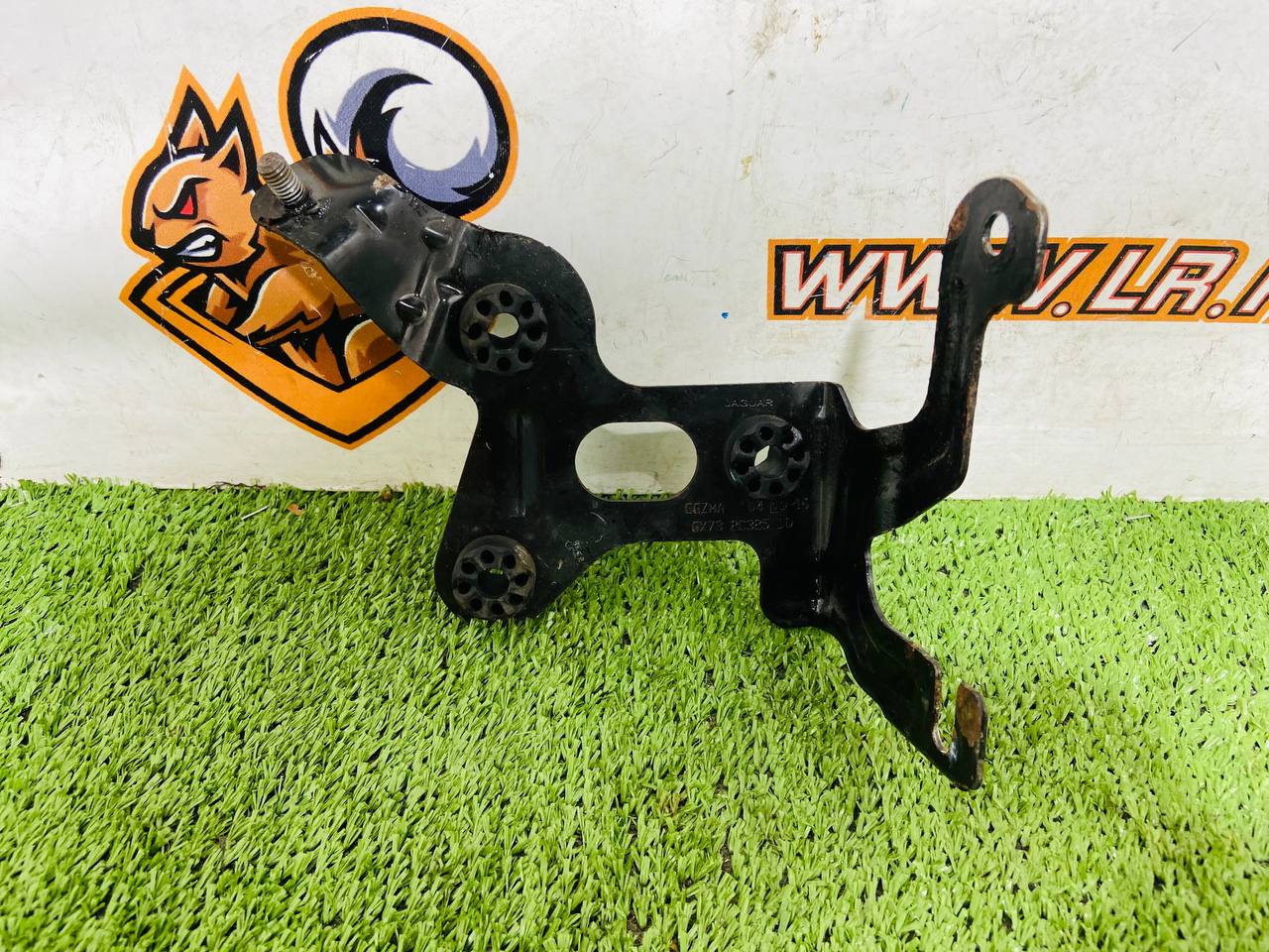 T2H3613 ABS block bracket Jaguar F-Pace X761 (2017-) Used cost € in stock 1 pcs.