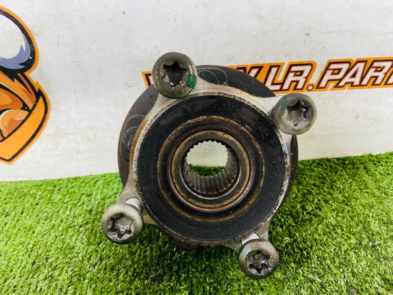 T2H3714 Front Hub Jaguar F-Pace X761 (2017-) Used - Image 12