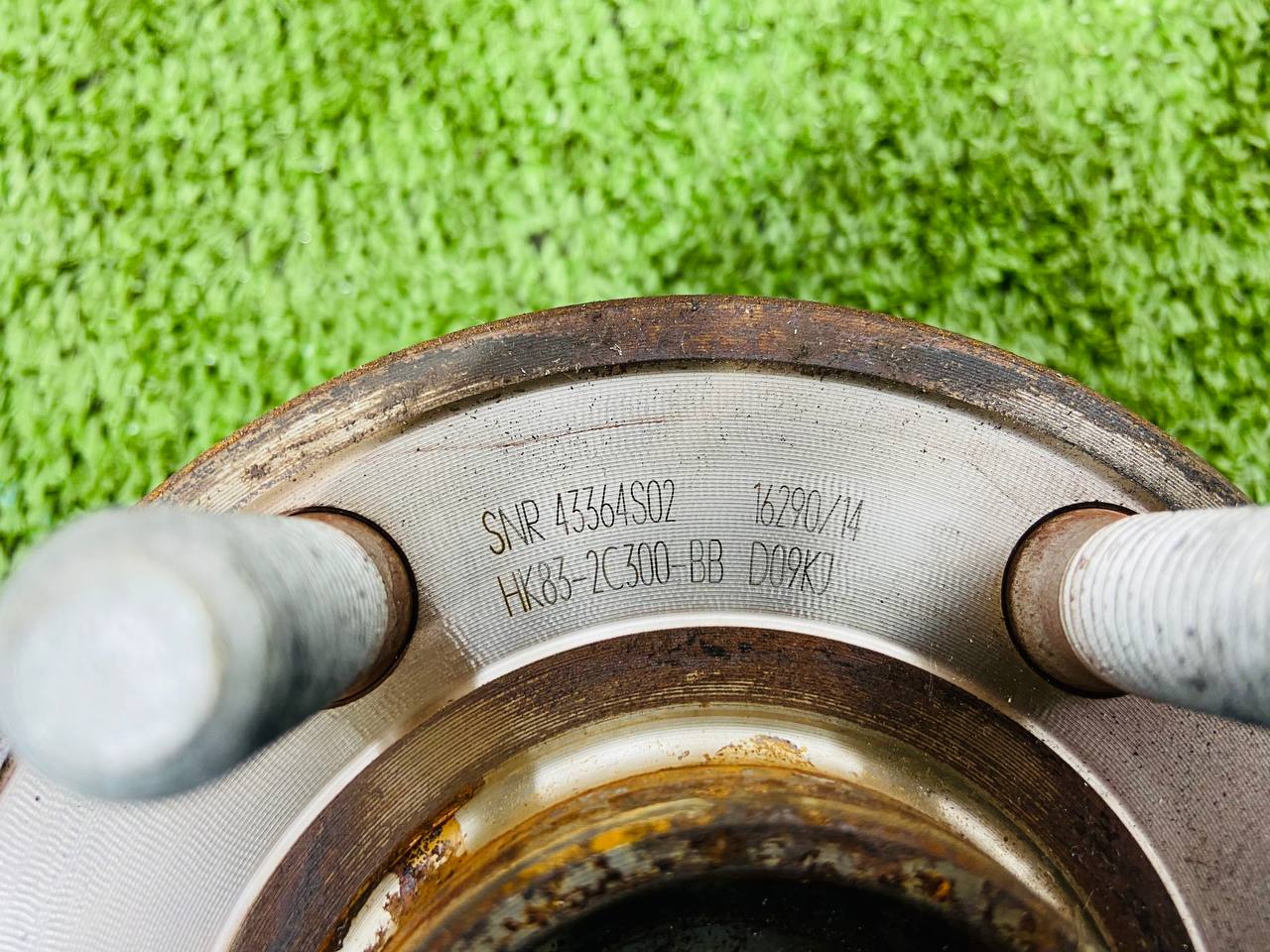 T2H3714 Front Hub Jaguar F-Pace X761 (2017-) Used - Image 14