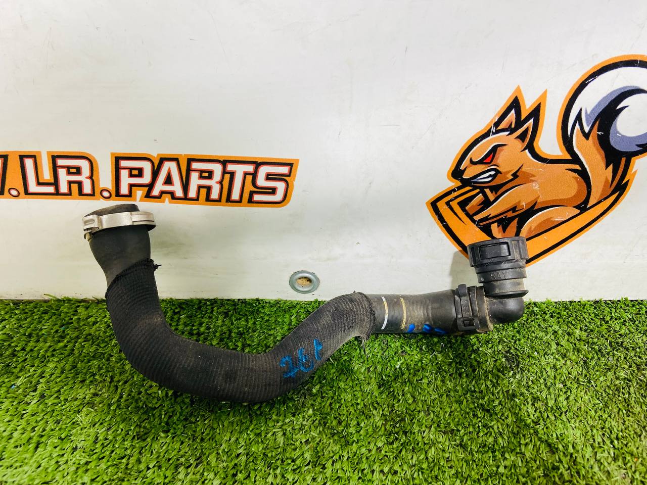 T2H43196 Cooling system hose Jaguar F-Pace X761 (2017-) Used cost € in stock 1 pcs.