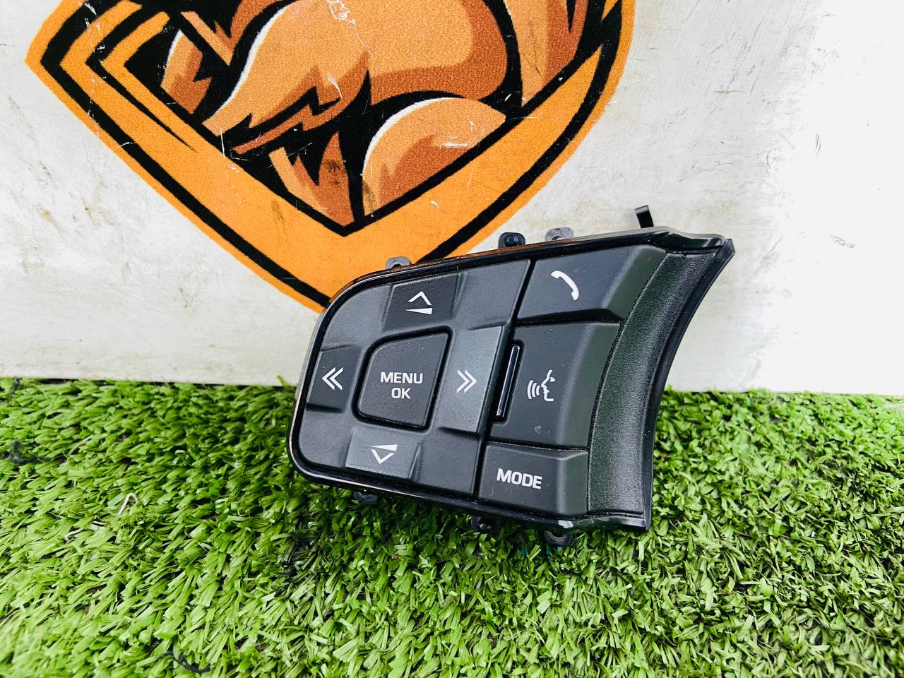 T2H7017 Left steering switch without heating Ebony Black + cruise Jaguar F-Type X152 (2014-) Used cost € in stock 1 pcs.
