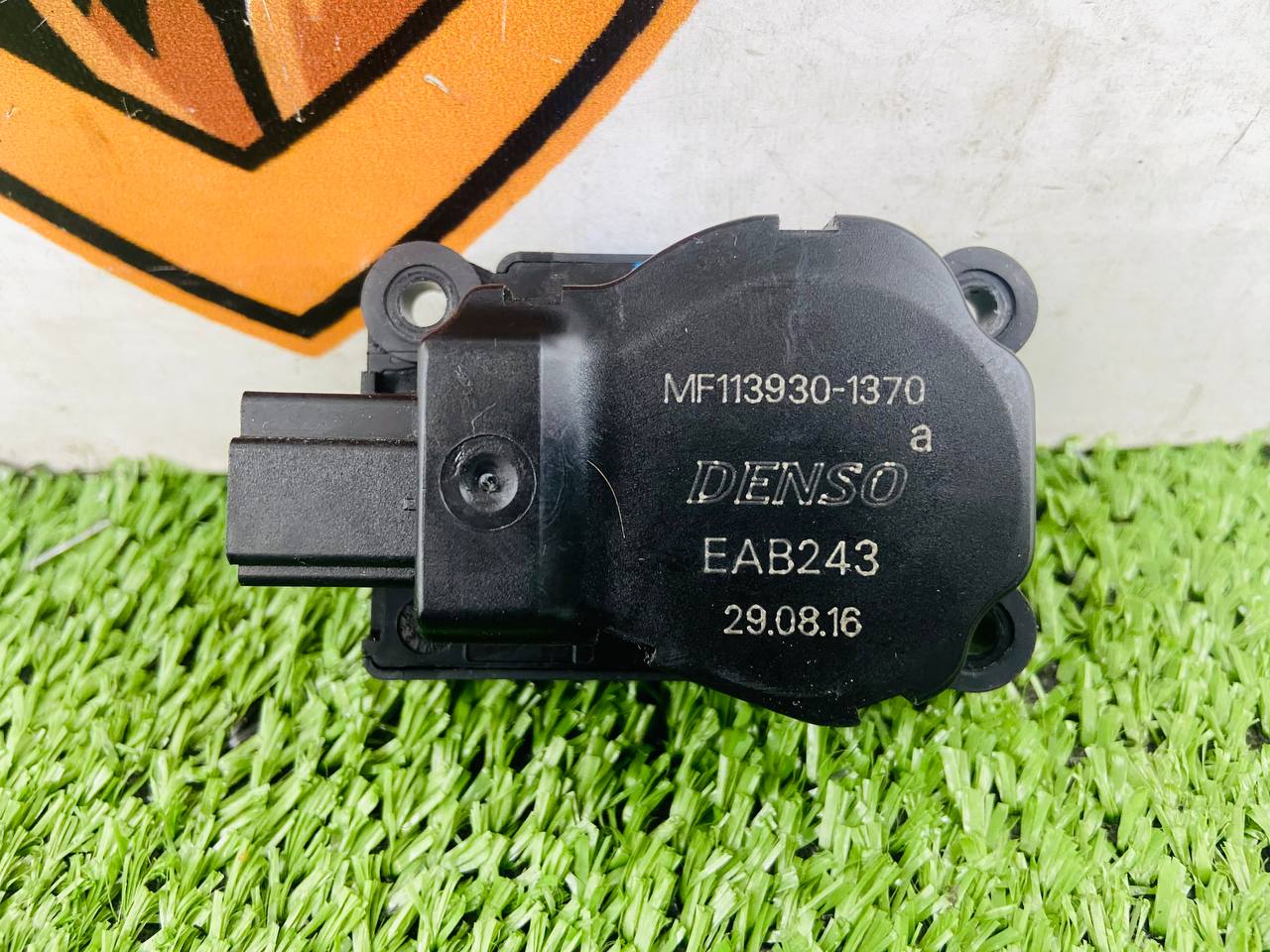 T2H8159 Stepper Electric Motor Jaguar F-Pace X761 (2017-) Used cost 20 € in stock 6 pcs.