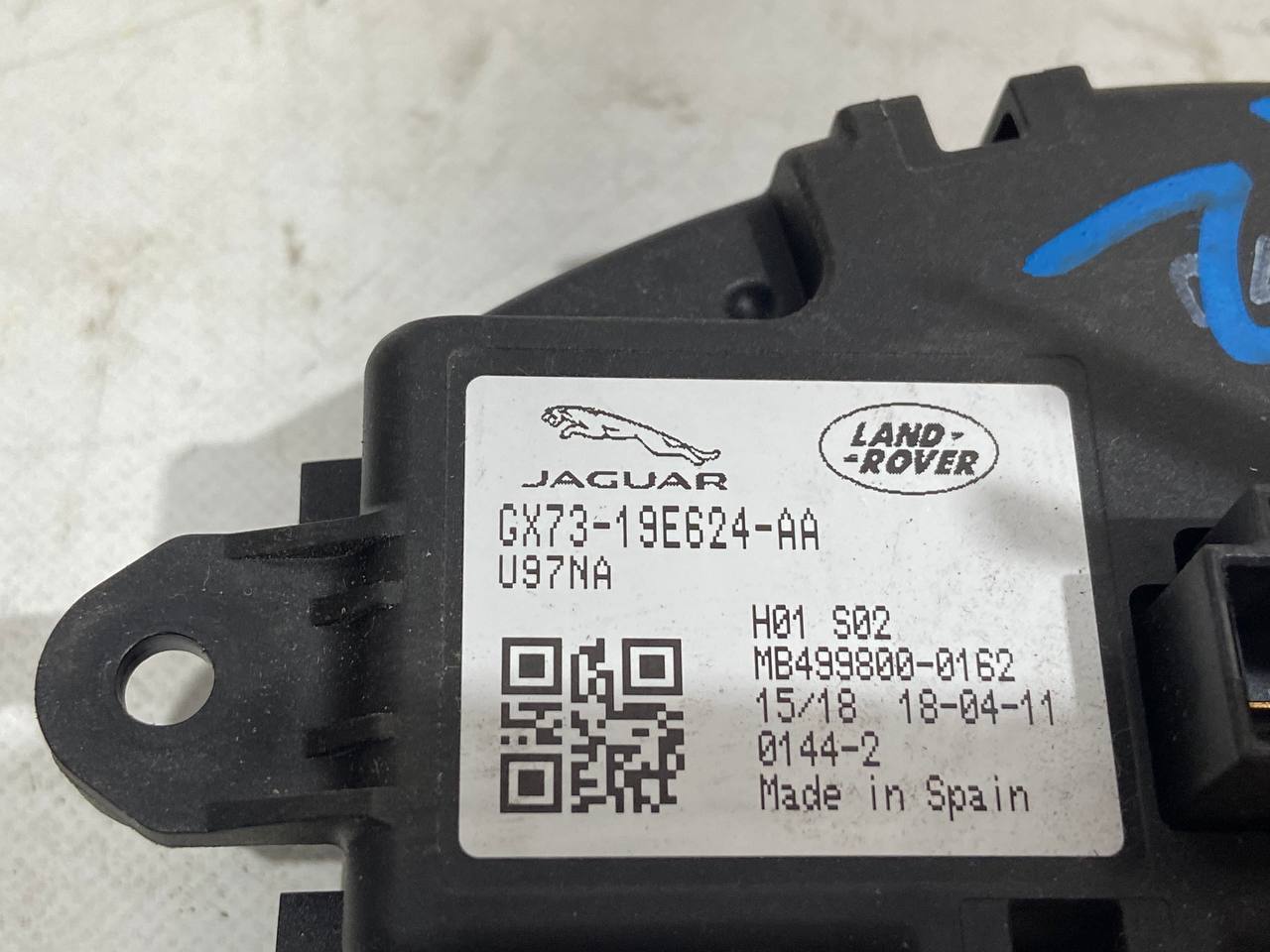 T2H8162 Air Conditioner Block for Jaguar F-Pace X761 (2017-) Used - Image 15