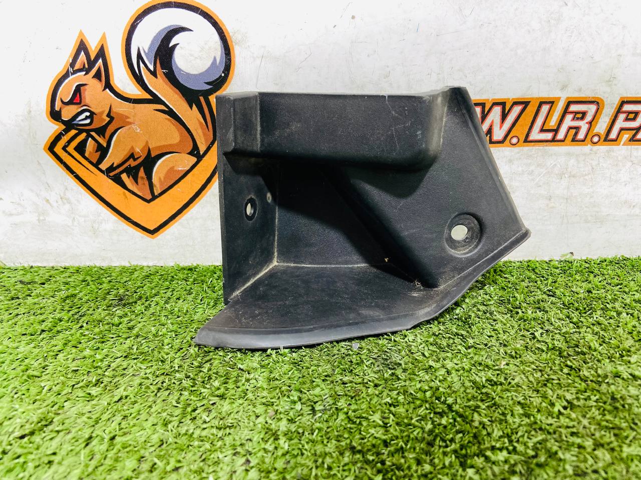 T2R10668 Seal of the front left wing deflector Jaguar F-Type X152 (2014-) Used cost € in stock 3 pcs.