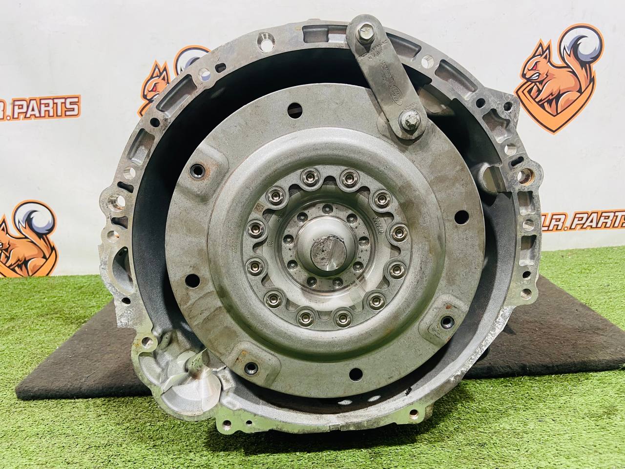 T2R13799 AT (Automatic Transmission) 8-speed 8HP70 4WD Jaguar F-Type X152 (2014-) Used cost 1 400 € in stock 1 pcs.