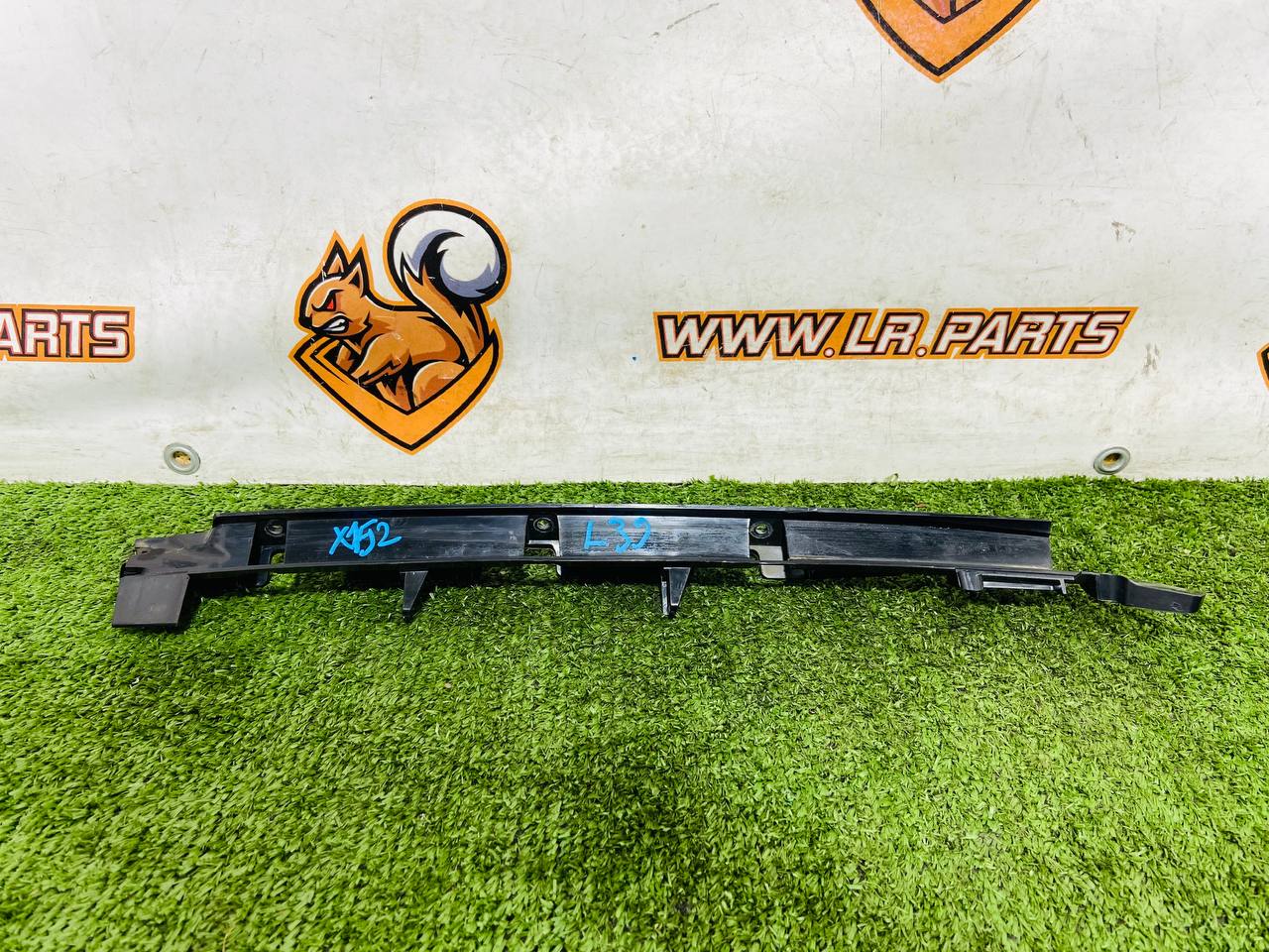 T2R16436 Right glass overlay for body Jaguar F-Type X152 (2014-) Used cost € in stock 1 pcs.