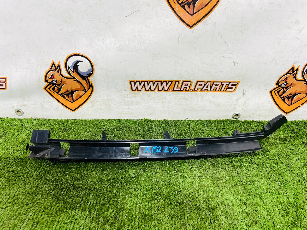 T2R16437 Left glass overlay for body Jaguar F-Type X152 (2014-) Used cost € in stock 1 pcs.