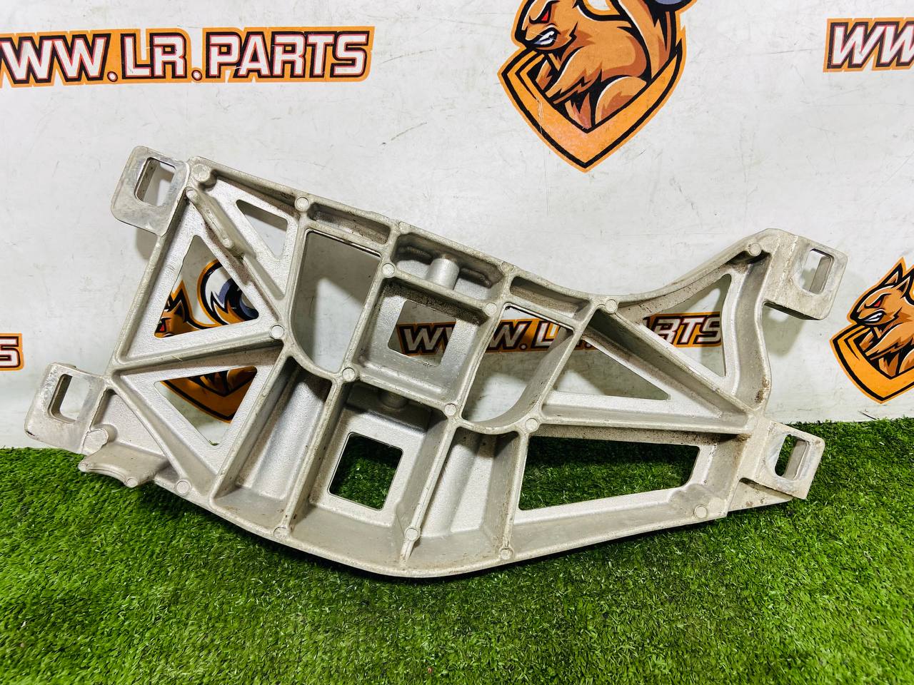 T2R17436 Bracket for Automatic Transmission 2.0IE Jaguar F-Type X152 (2014-) Used cost € in stock 1 pcs.