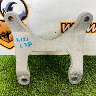 T2R17512 Bracket / support for automatic transmission Jaguar F-Type X152 (2014-) Used cost € in stock 1 pcs.