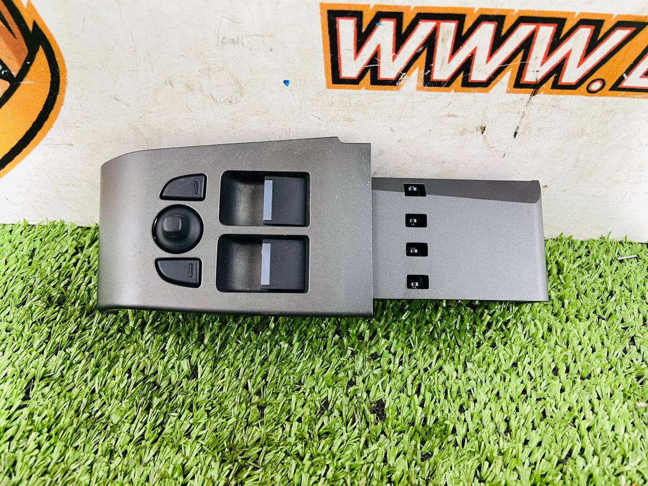 T2R18365 Switch block for the driver's door Jaguar F-Type X152 (2014-) Used cost € in stock 1 pcs.