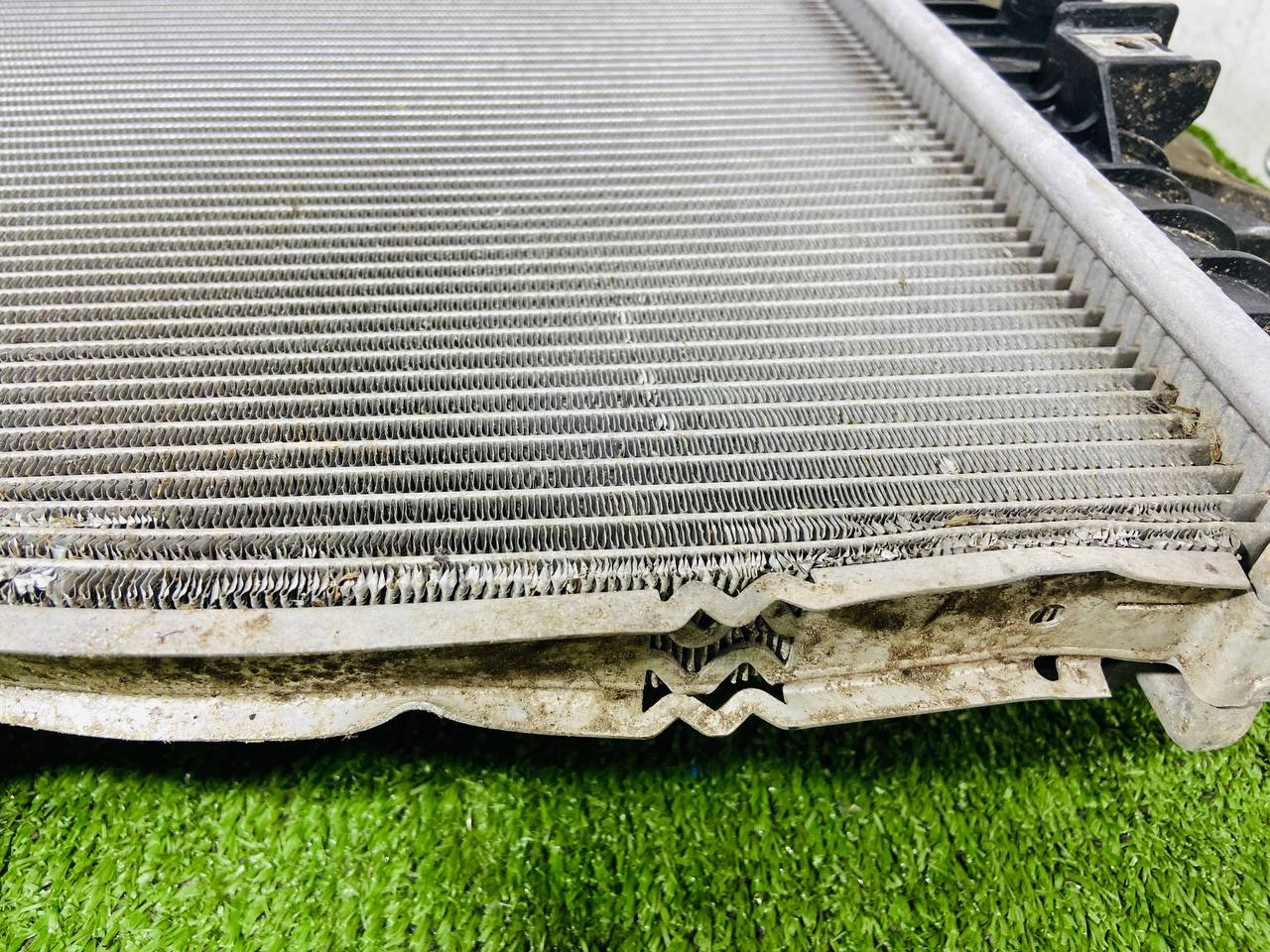 T2R18423 Main radiator 2.0ie Jaguar F-Type X152 (2014-) Used cost € in stock 1 pcs.
