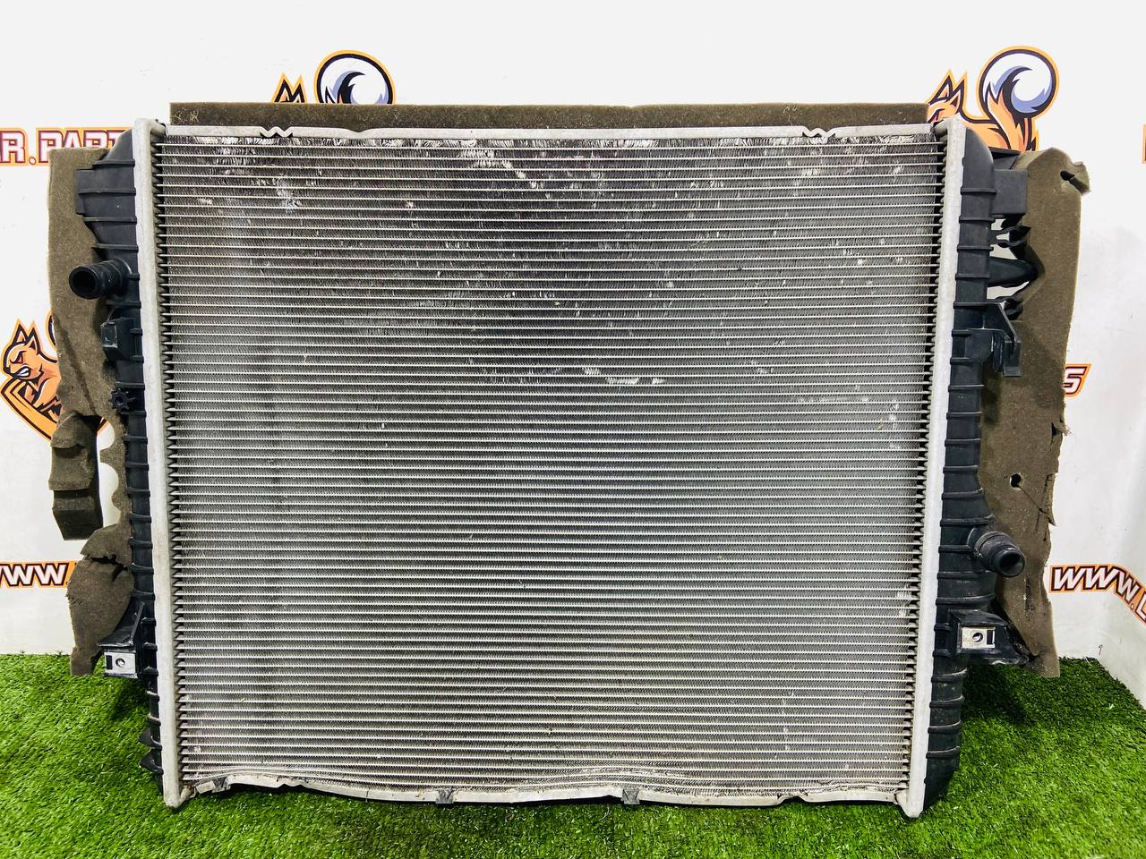 T2R18423 Main radiator 2.0ie Jaguar F-Type X152 (2014-) Used cost € in stock 1 pcs.