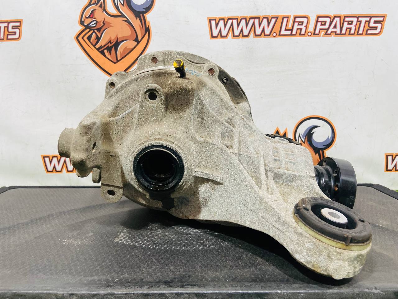 T2R22213 Rear reducer Jaguar F-Type X152 (2014-) Used cost € in stock 1 pcs.
