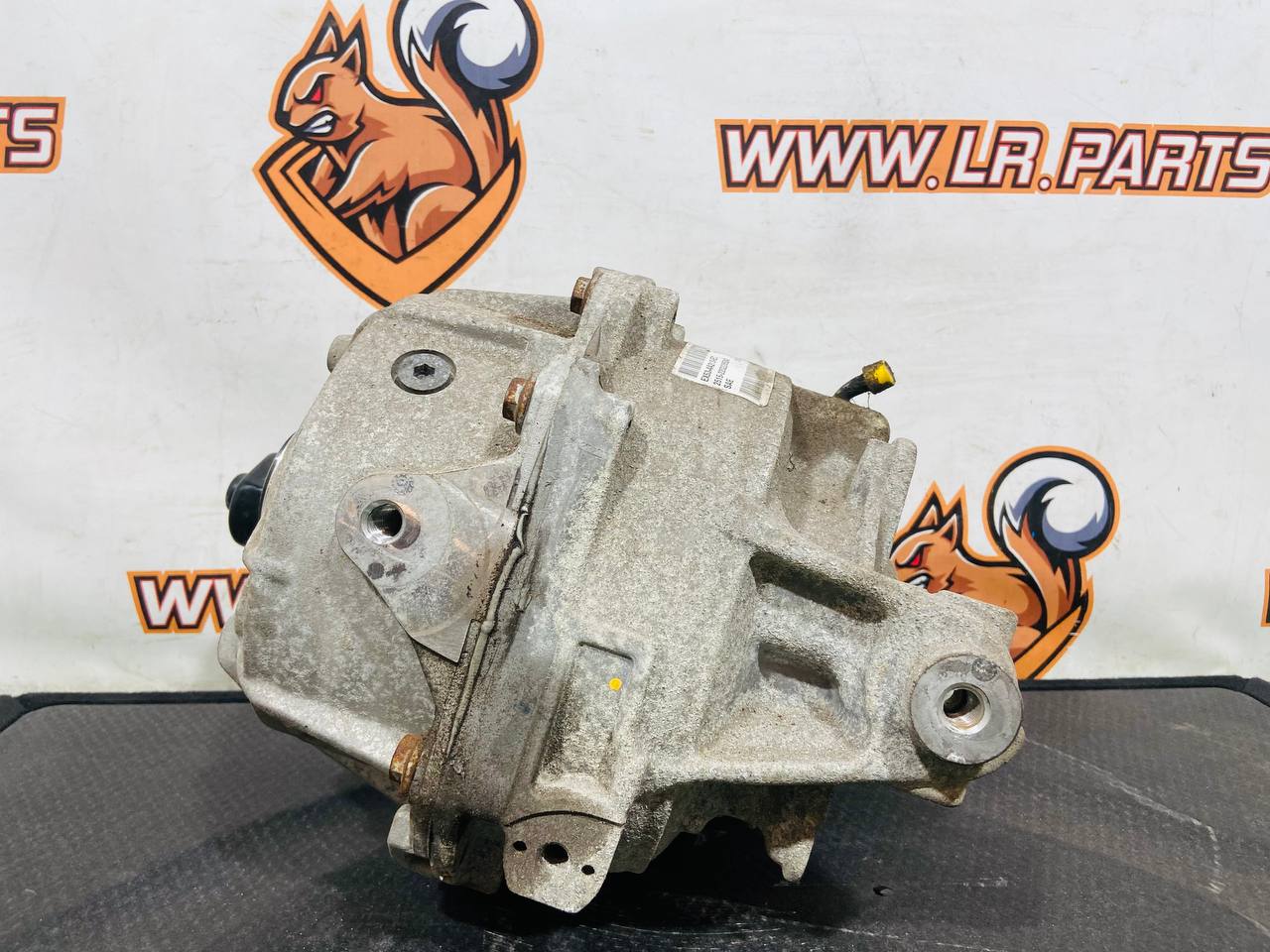 T2R22213 Rear reducer Jaguar F-Type X152 (2014-) Used cost € in stock 1 pcs.