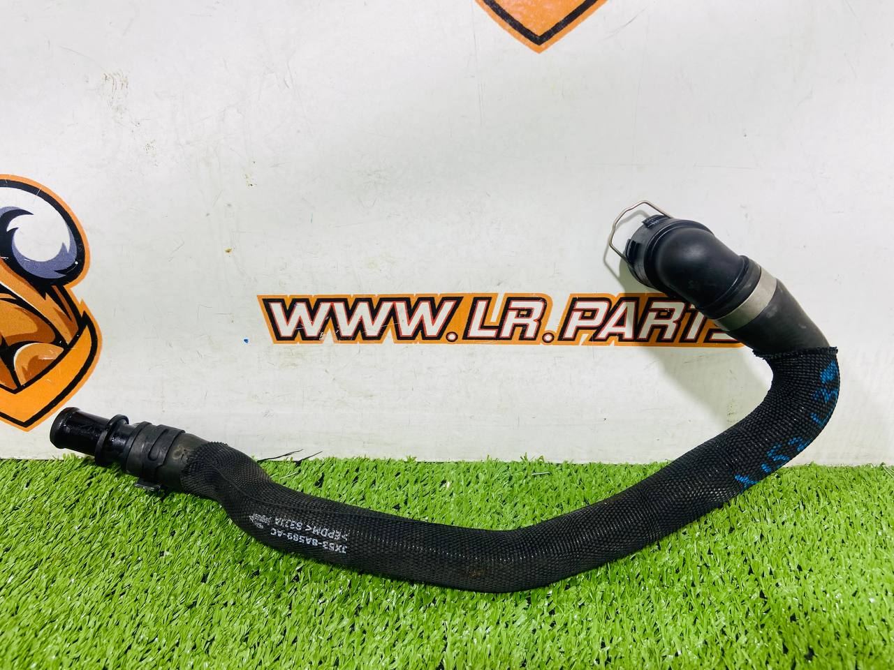 T2R23958 Radiator hose Jaguar F-Type X152 (2014-) Used cost € in stock 1 pcs.