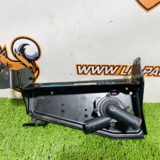 T2R24093 Water pump with bracket Jaguar F-Type X152 (2014-) Used cost € in stock 1 pcs.