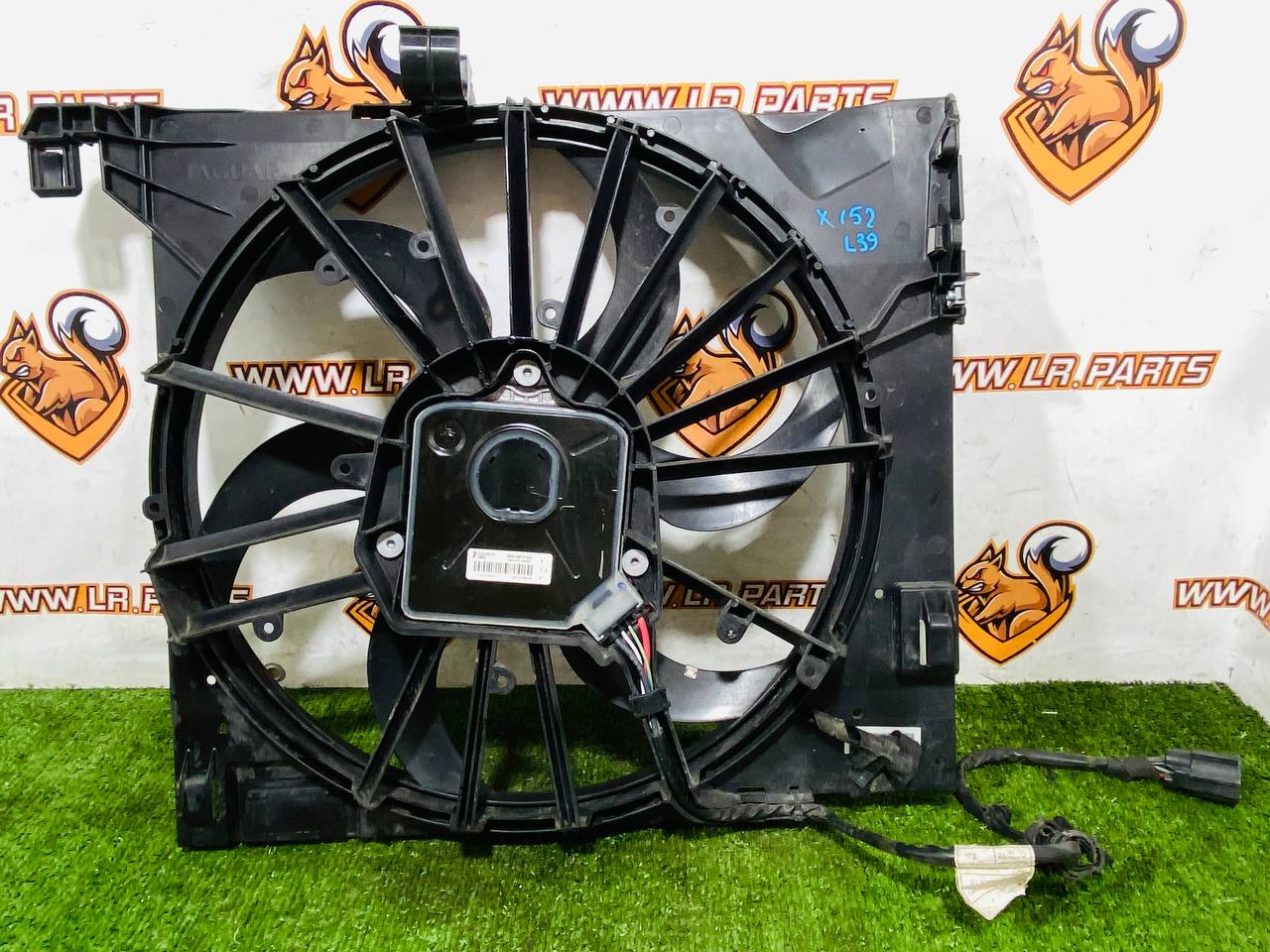 T2R25161 Main radiator fan (cassette) Jaguar F-Type X152 (2014-) Used cost € in stock 1 pcs.