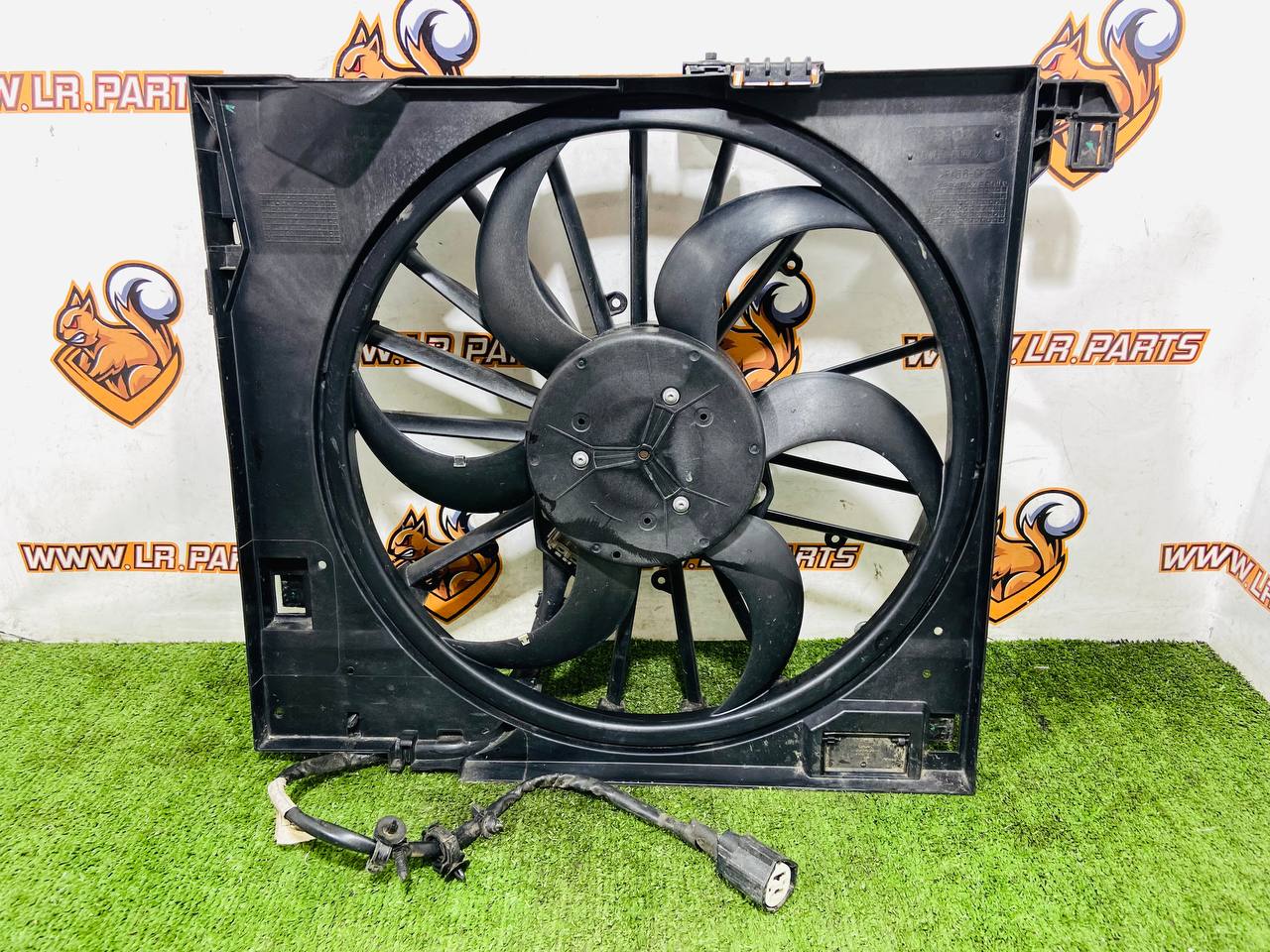 T2R25161 Main radiator fan (cassette) Jaguar F-Type X152 (2014-) Used cost € in stock 1 pcs.