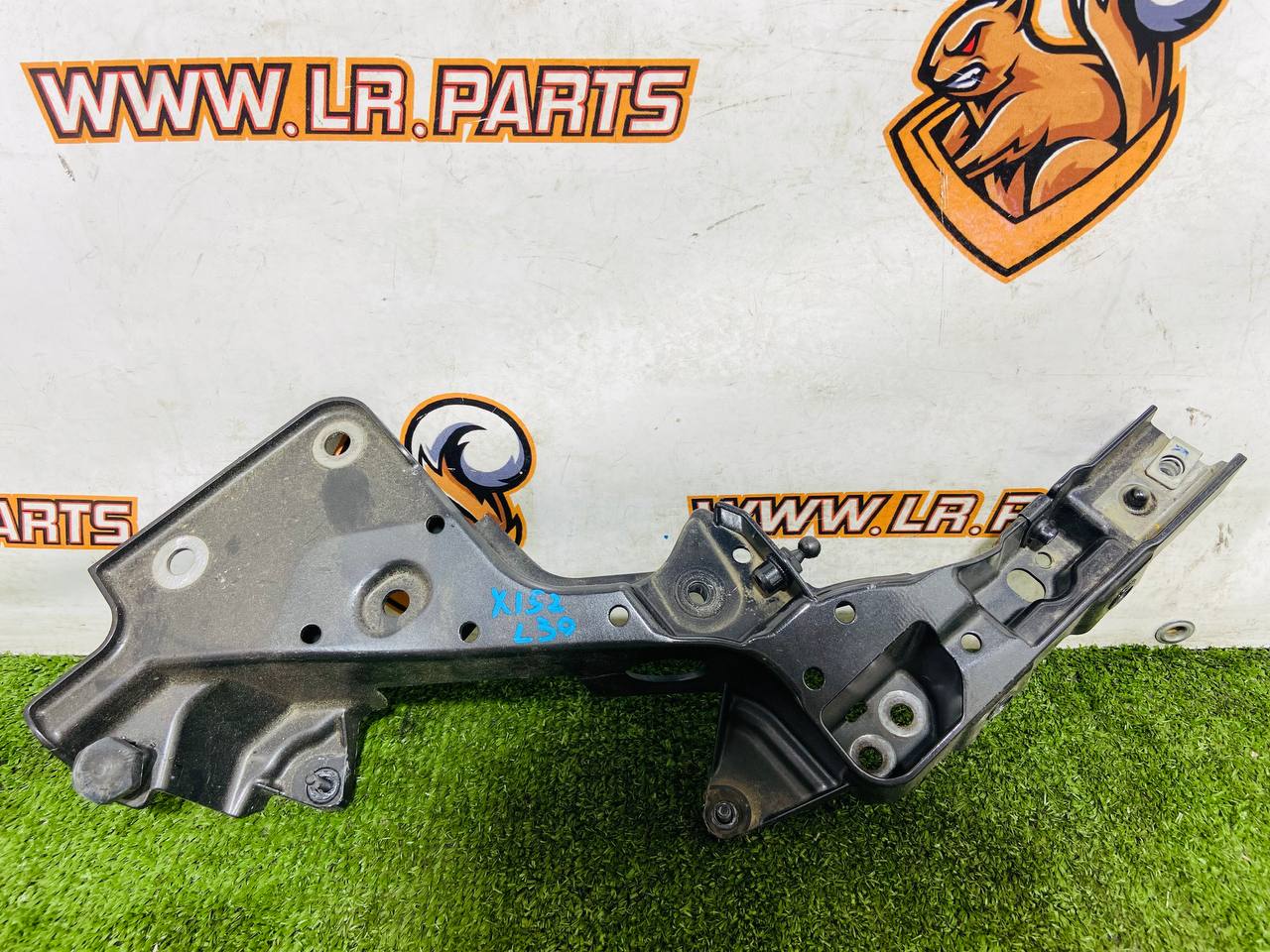 T2R2779 Right wing strut of Jaguar F-Type X152 (2014-) used"" cost 250 € in stock 2 pcs.