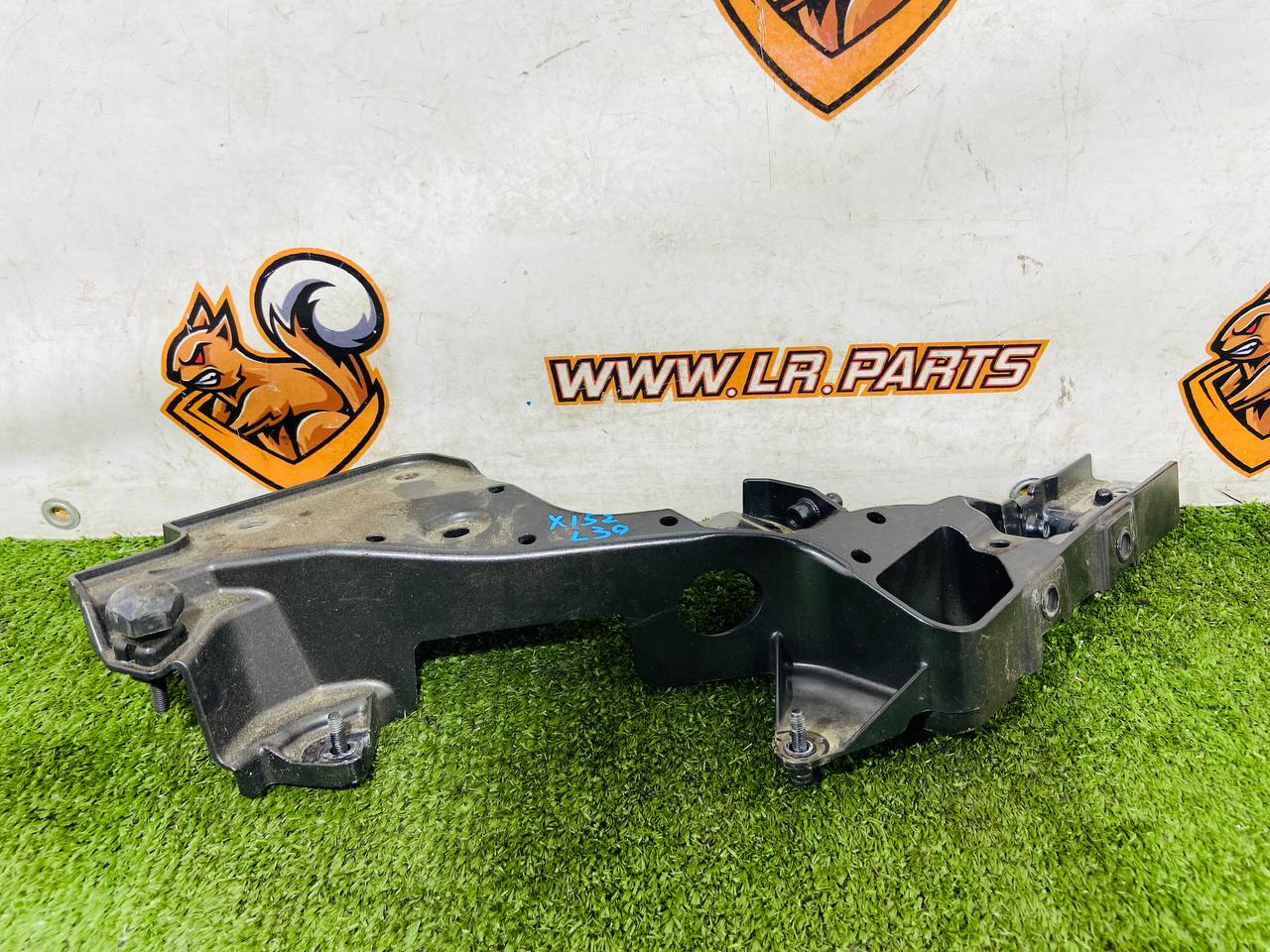 T2R2779 Right wing strut of Jaguar F-Type X152 (2014-) used"" cost 250 € in stock 2 pcs.