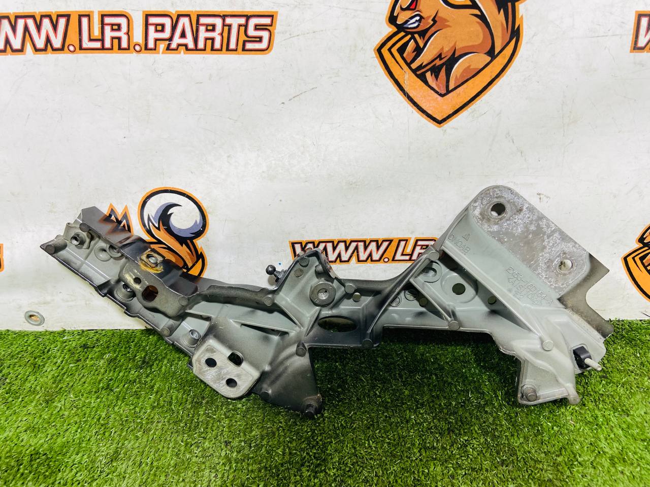 T2R2779 Right wing strut of Jaguar F-Type X152 (2014-) used"" cost 250 € in stock 2 pcs.