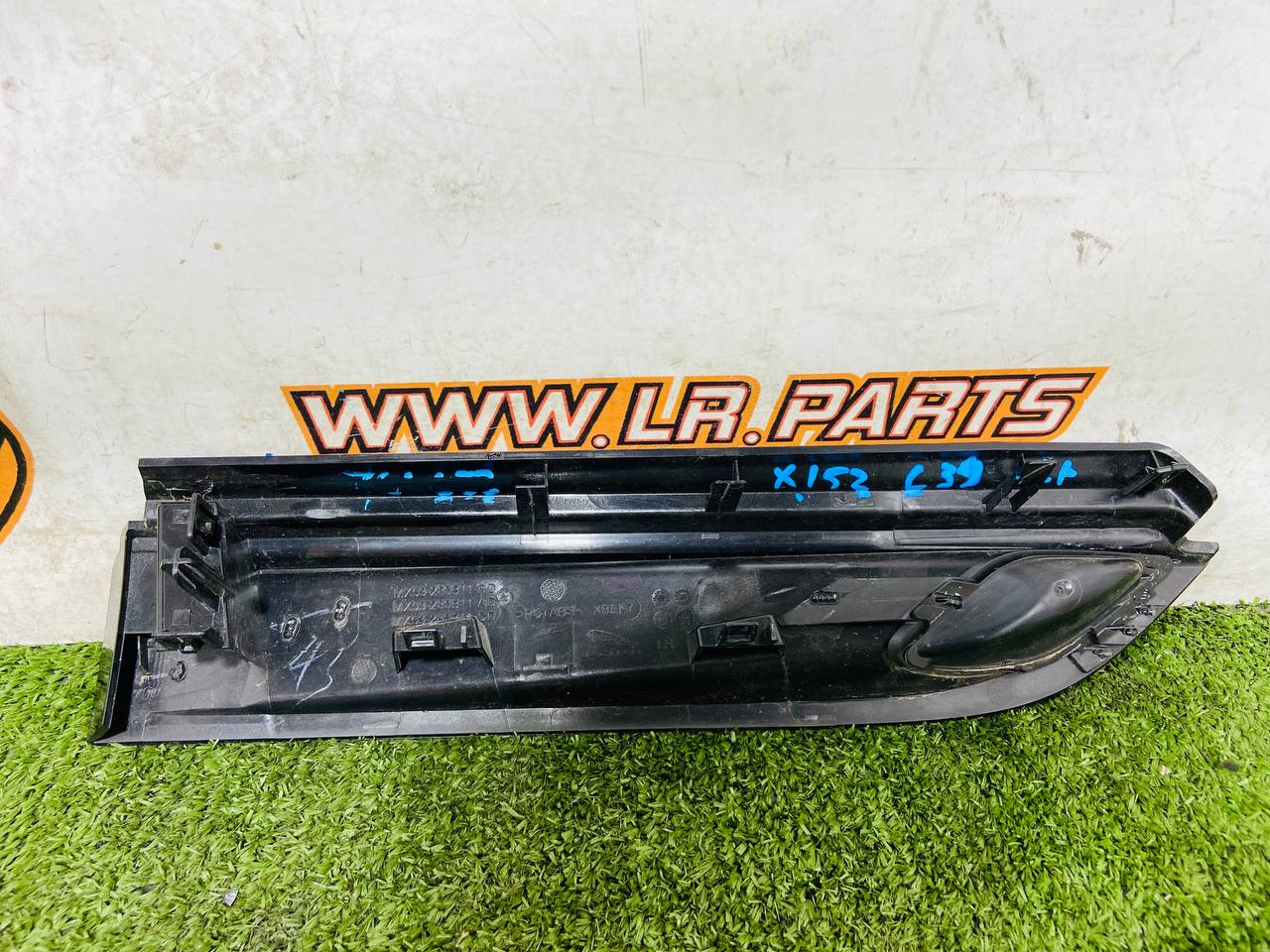 T2R43808 Left Wing Ventilation Hole Trim Gloss Black Jaguar F-Type X152 (2014-) Used cost € in stock 1 pcs.