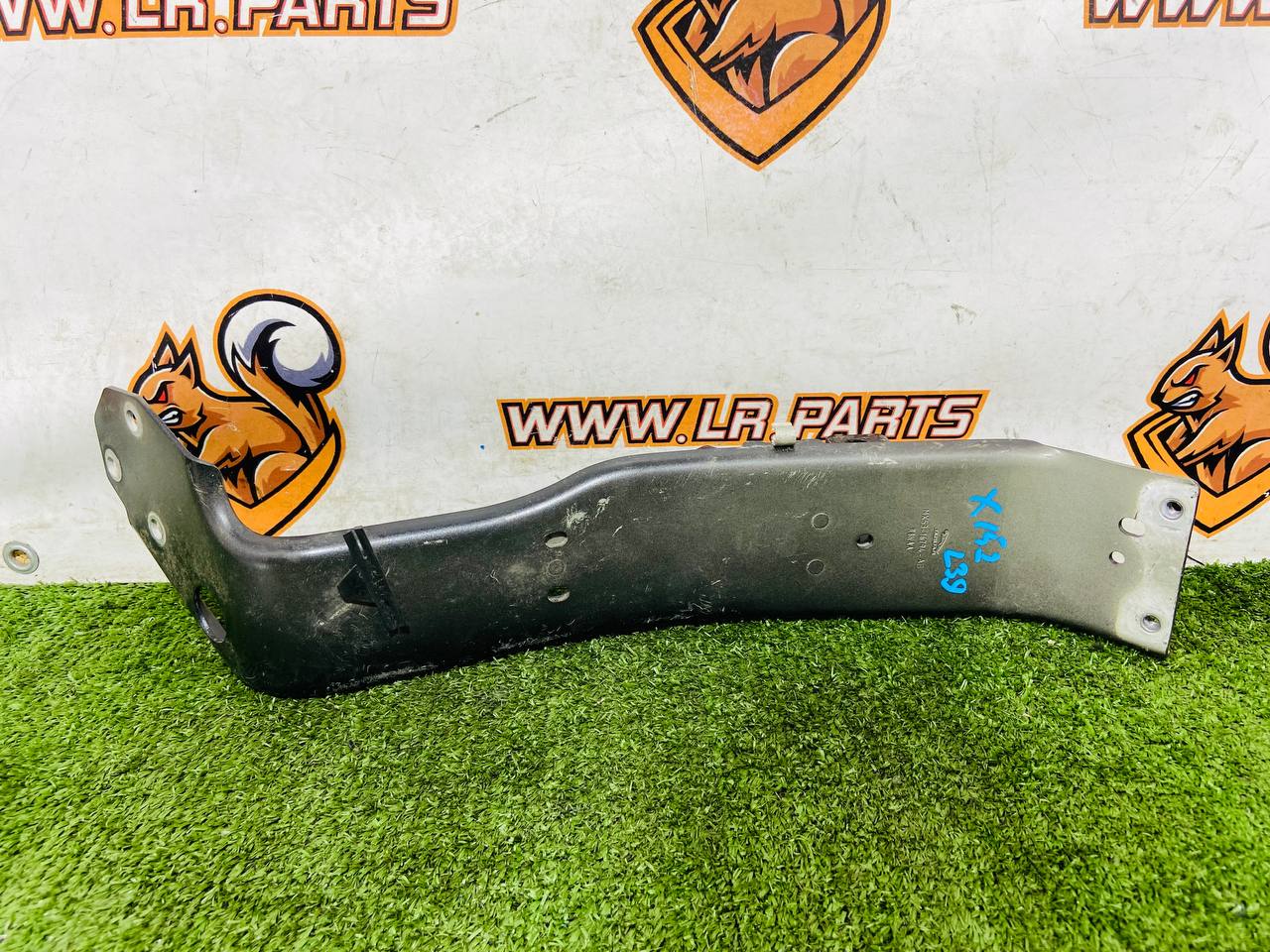 T2R43826 Bracket headlight Jaguar F-Type X152 (2014-) Used cost € in stock 1 pcs.