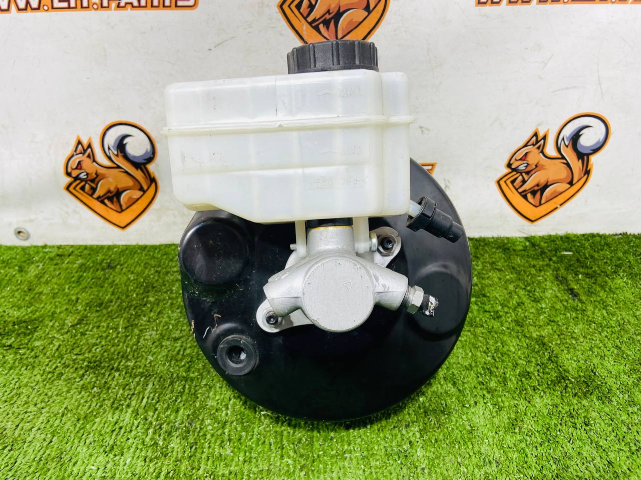 T2R44091 Vacuum brake booster with master brake cylinder + reservoir for Jaguar F-Type X152 (2014-) Used cost € in stock 2 pcs.