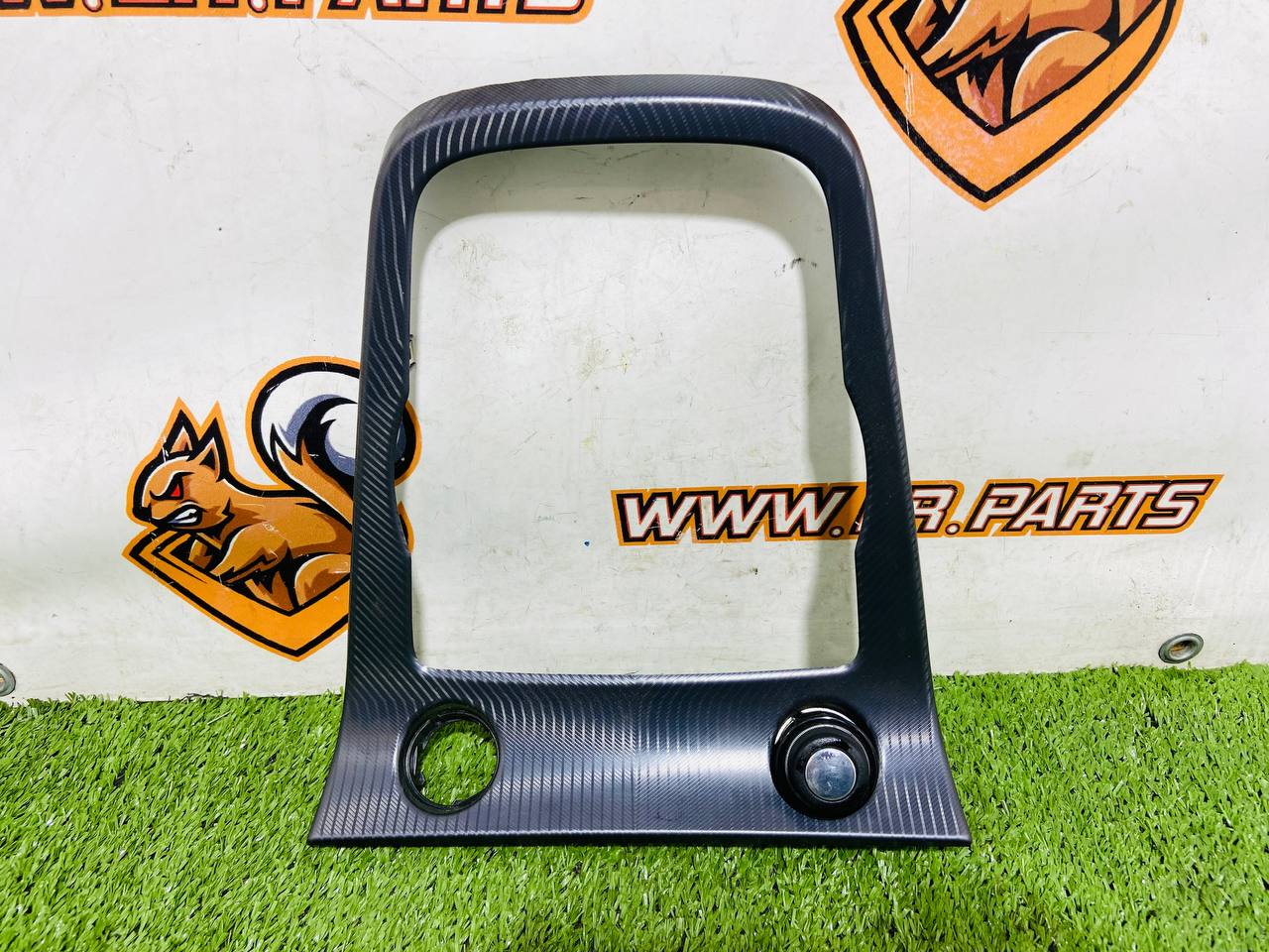 T2R4426KIT Trimming of the central console for Jaguar F-Type X152 (2014-) Used cost € in stock 1 pcs.