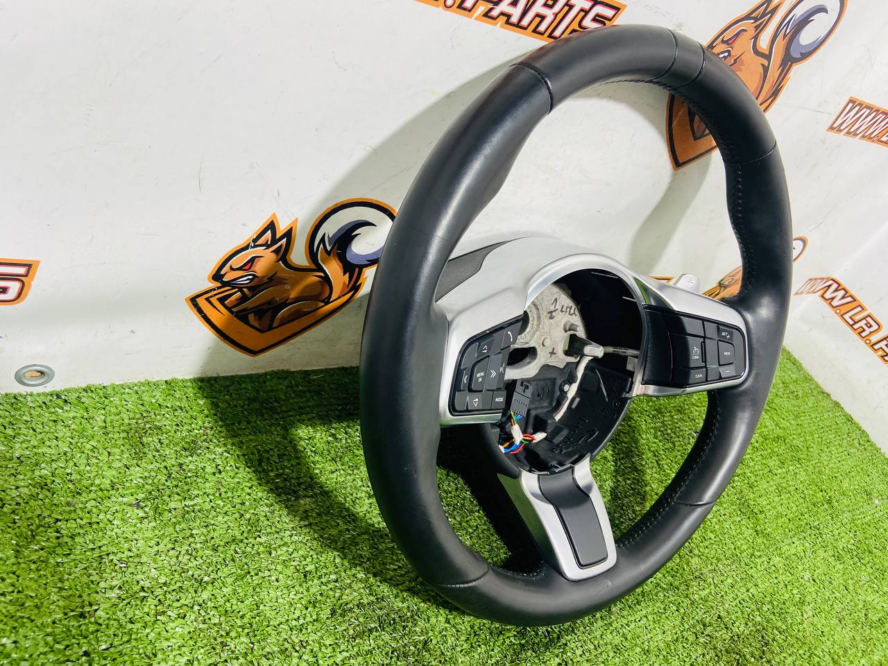 T2R47696PVJ Steering wheel with AIR BAG silver with switches without heating Jaguar F-Type X152 (2014-) Used cost € in stock 1 pcs.