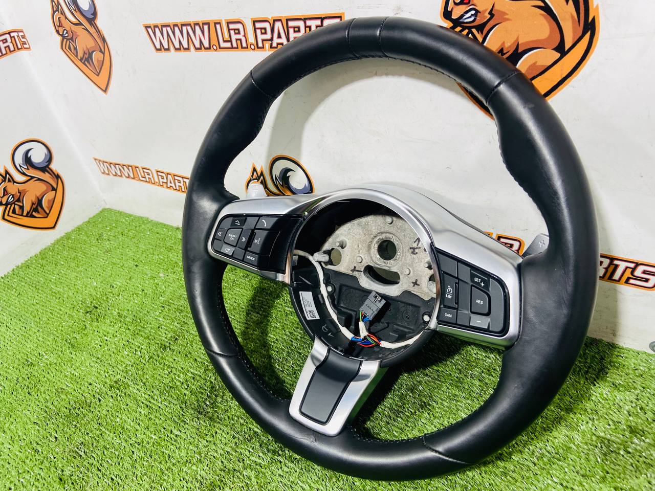 T2R47696PVJ Steering wheel with AIR BAG silver with switches without heating Jaguar F-Type X152 (2014-) Used cost € in stock 1 pcs.