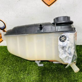 T2R47919 Expansion tank Jaguar F-Type X152 (2014-) Used cost € in stock 1 pcs.
