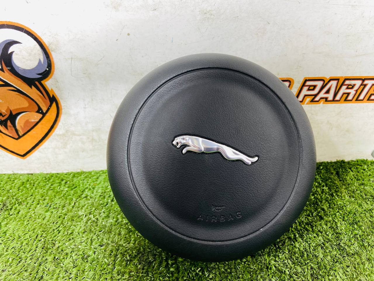 T2R5869PVJ Airbag in the steering wheel for Jaguar F-Type X152 (2014-) Used cost 350 € in stock 2 pcs.