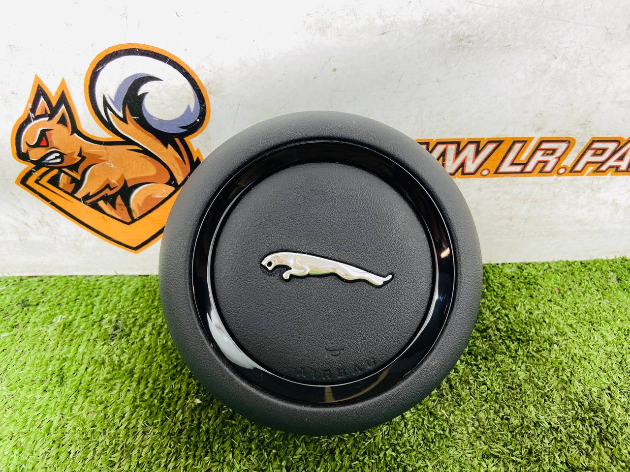T2R5869PVJ Airbag in the steering wheel for Jaguar F-Type X152 (2014-) Used cost 350 € in stock 2 pcs.
