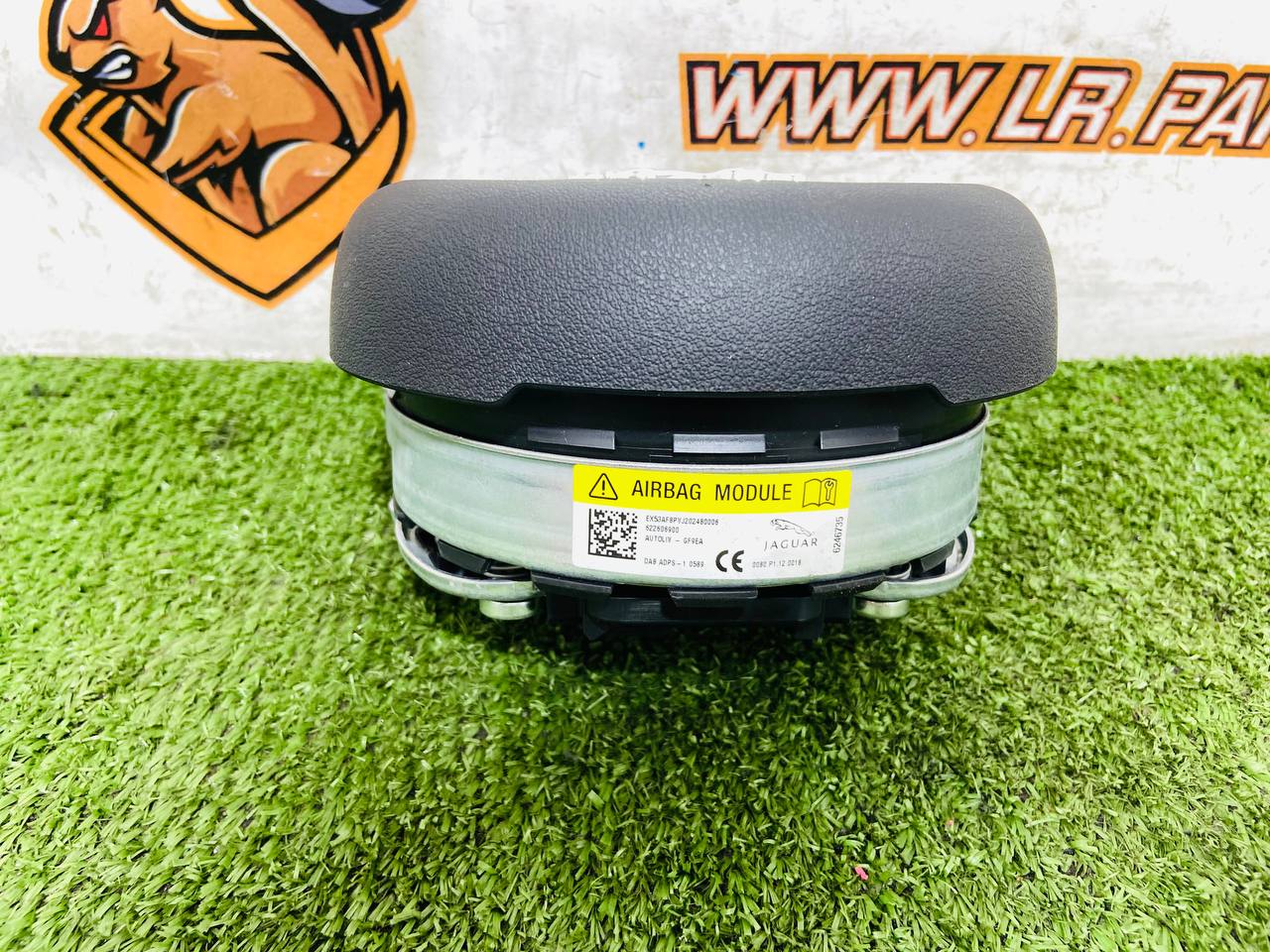 T2R5869PVJ Airbag in the steering wheel for Jaguar F-Type X152 (2014-) Used cost 350 € in stock 2 pcs.