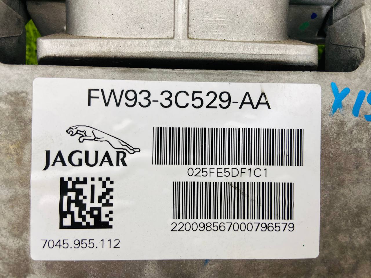 T2R80316 Steering Column Jaguar F-Type X152 (2014-) Used cost € in stock 2 pcs.