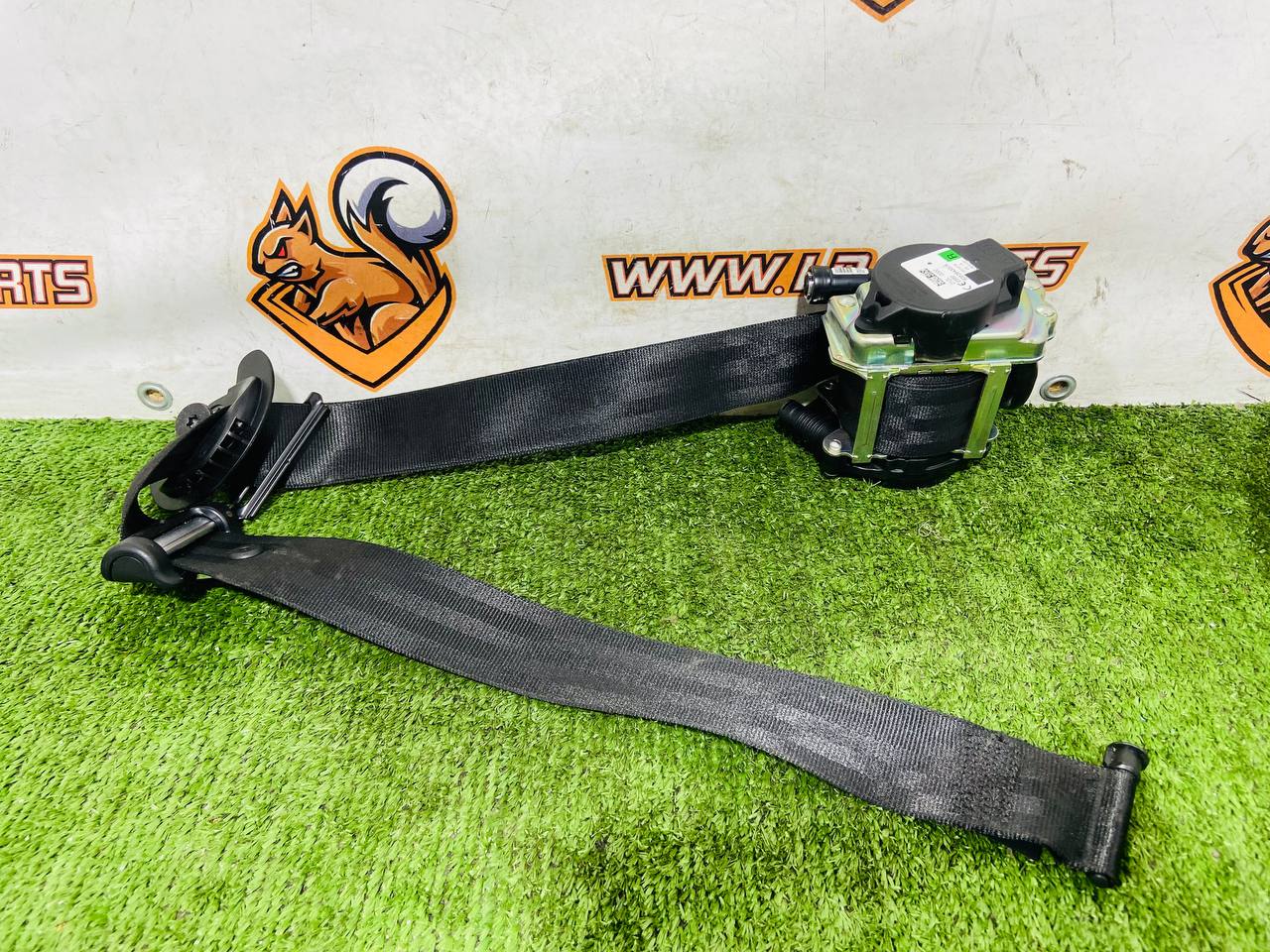 T4A11098PVJ Front right seat belt Jaguar F-Pace X761 (2017-) Used cost € in stock 1 pcs.