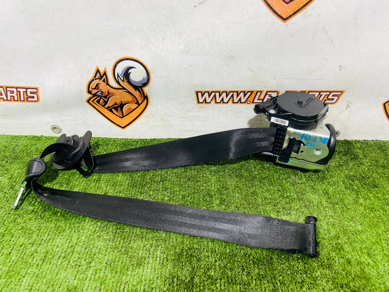 T4A11098PVJ Front right seat belt Jaguar F-Pace X761 (2017-) Used cost € in stock 1 pcs.