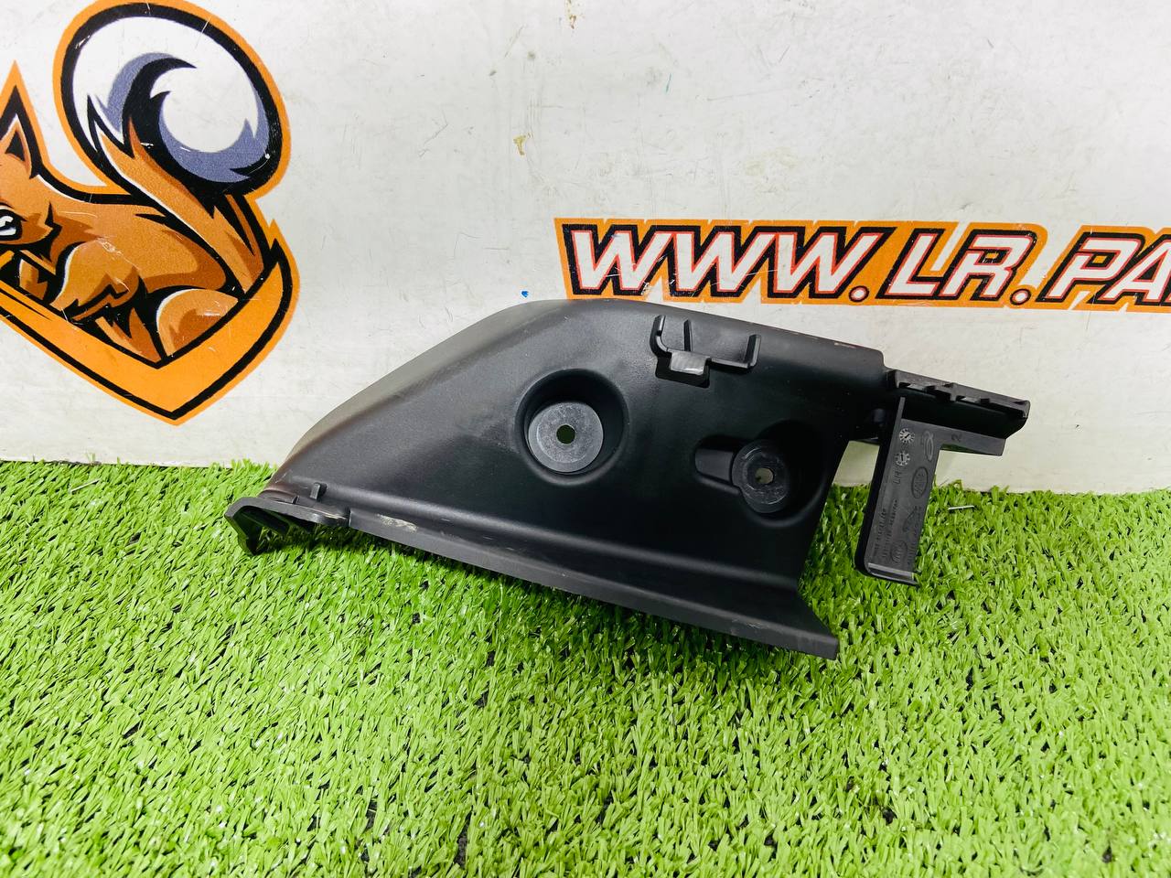 T4A13160PVJ Left rear seat belt cover Jaguar F-Pace X761 (2017-) Used cost € in stock 1 pcs.