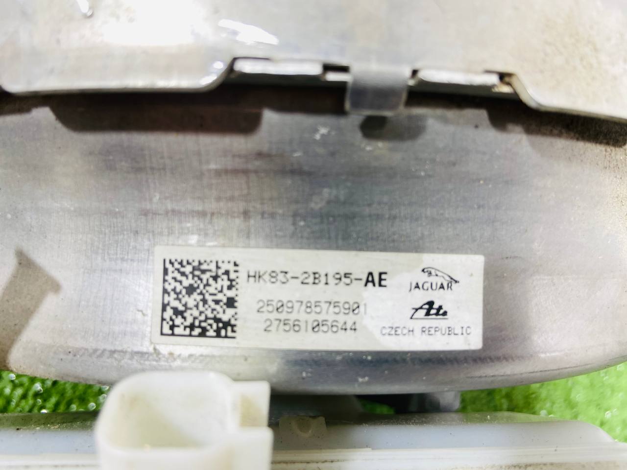 T4A14558 Vacuum brake booster + cylinder + reservoir Jaguar F-Pace X761 (2017-) Used cost € in stock 2 pcs.