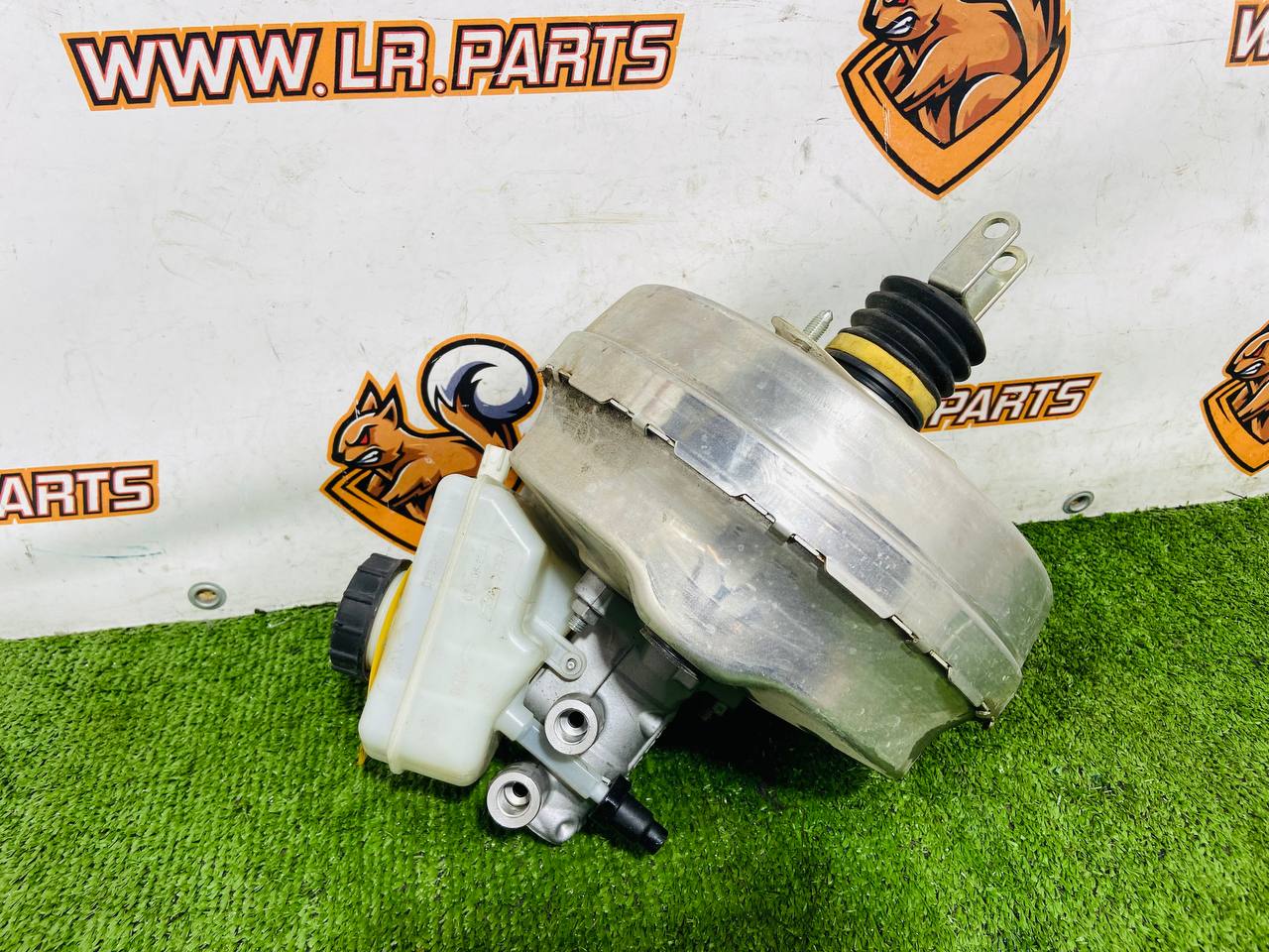 T4A14558 Vacuum brake booster + cylinder + reservoir Jaguar F-Pace X761 (2017-) Used cost € in stock 2 pcs.