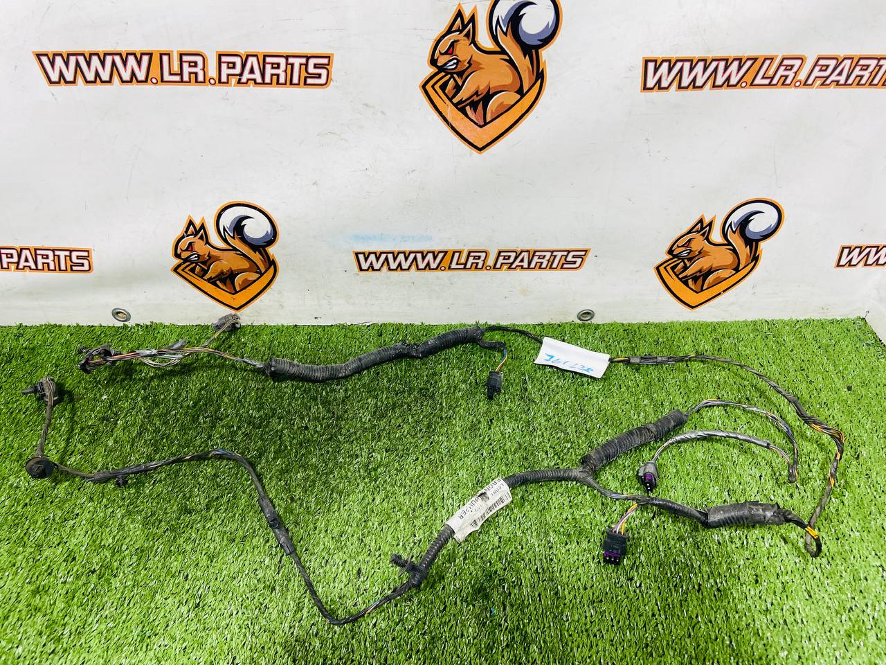 T4A2143 Cabling of the front bumper for Jaguar F-Pace X761 (2017-) Used cost 50 € in stock 1 pcs.