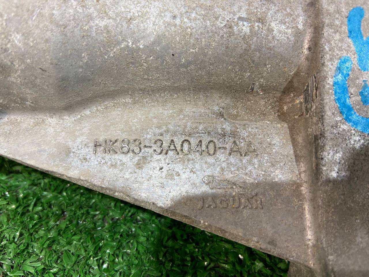 T4A29926 Intermediate shaft bracket Jaguar F-Pace X761 (2017-) Used - Image 18
