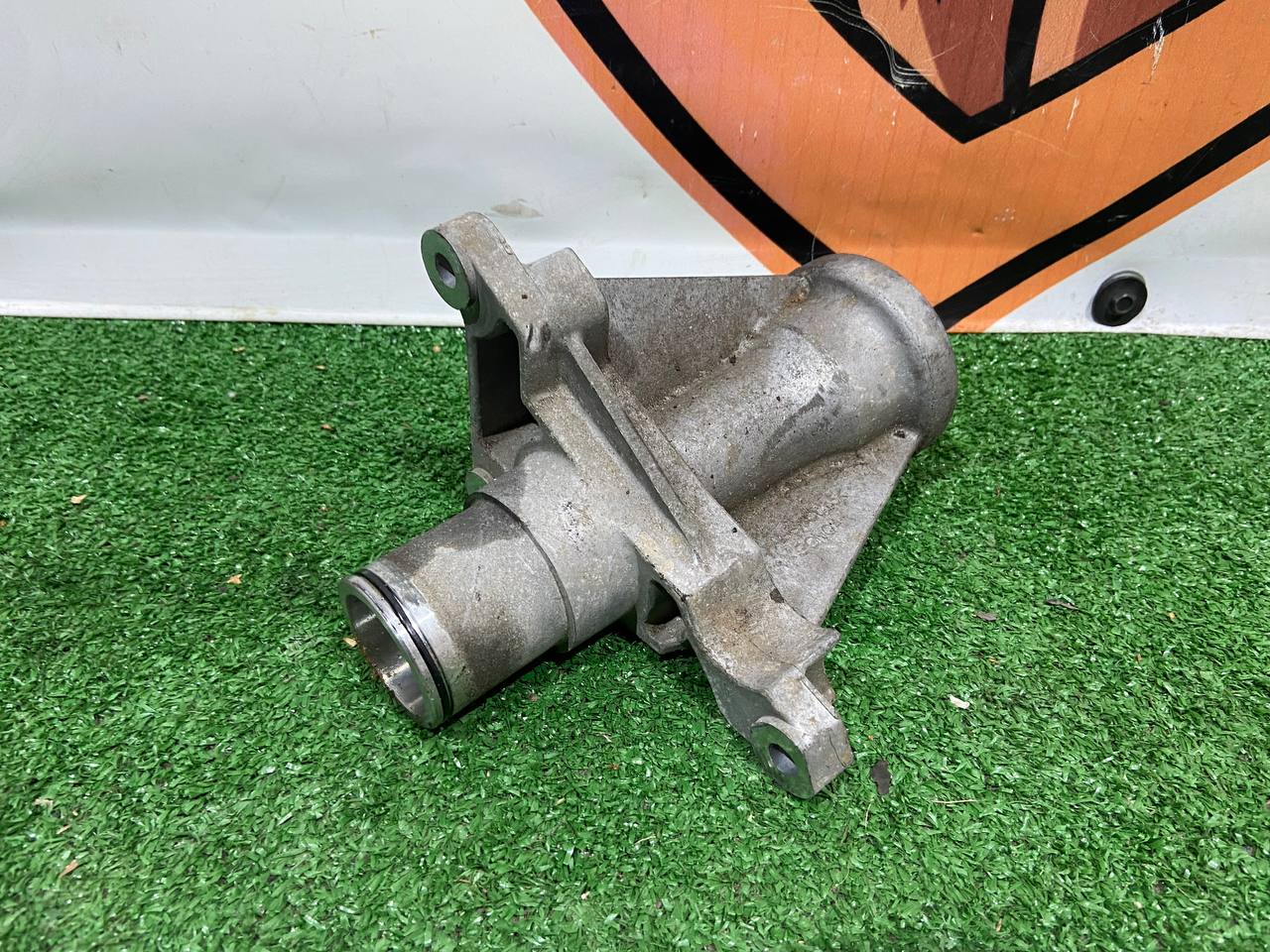 T4A29926 Intermediate shaft bracket Jaguar F-Pace X761 (2017-) Used - Image 20