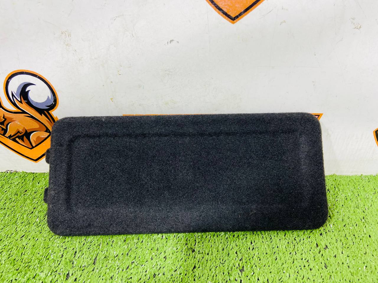 T4A3016PVJ Right small part of trunk interior carpet Jaguar F-Pace X761 (2017-) Used cost € in stock 1 pcs.
