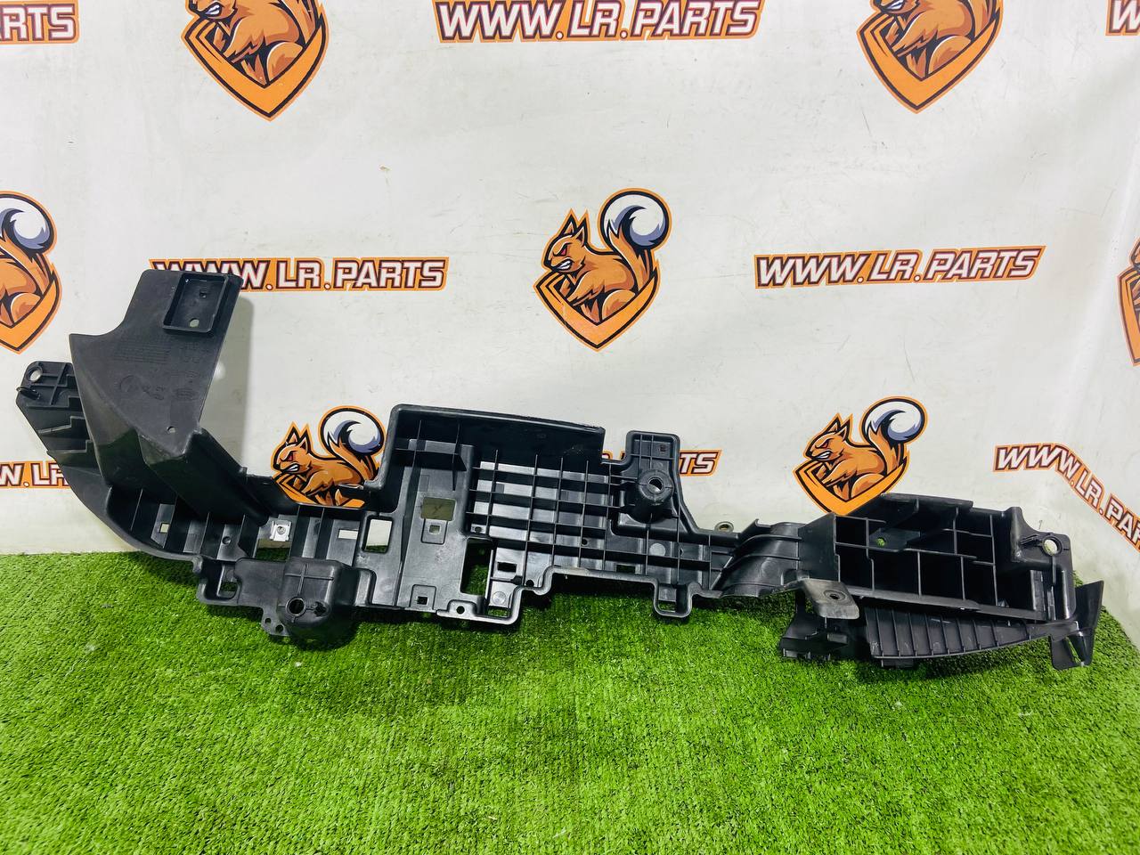 T4A3462 Left Supporting Panel Jaguar F-Pace X761 (2017-) Used cost 30 € in stock 2 pcs.