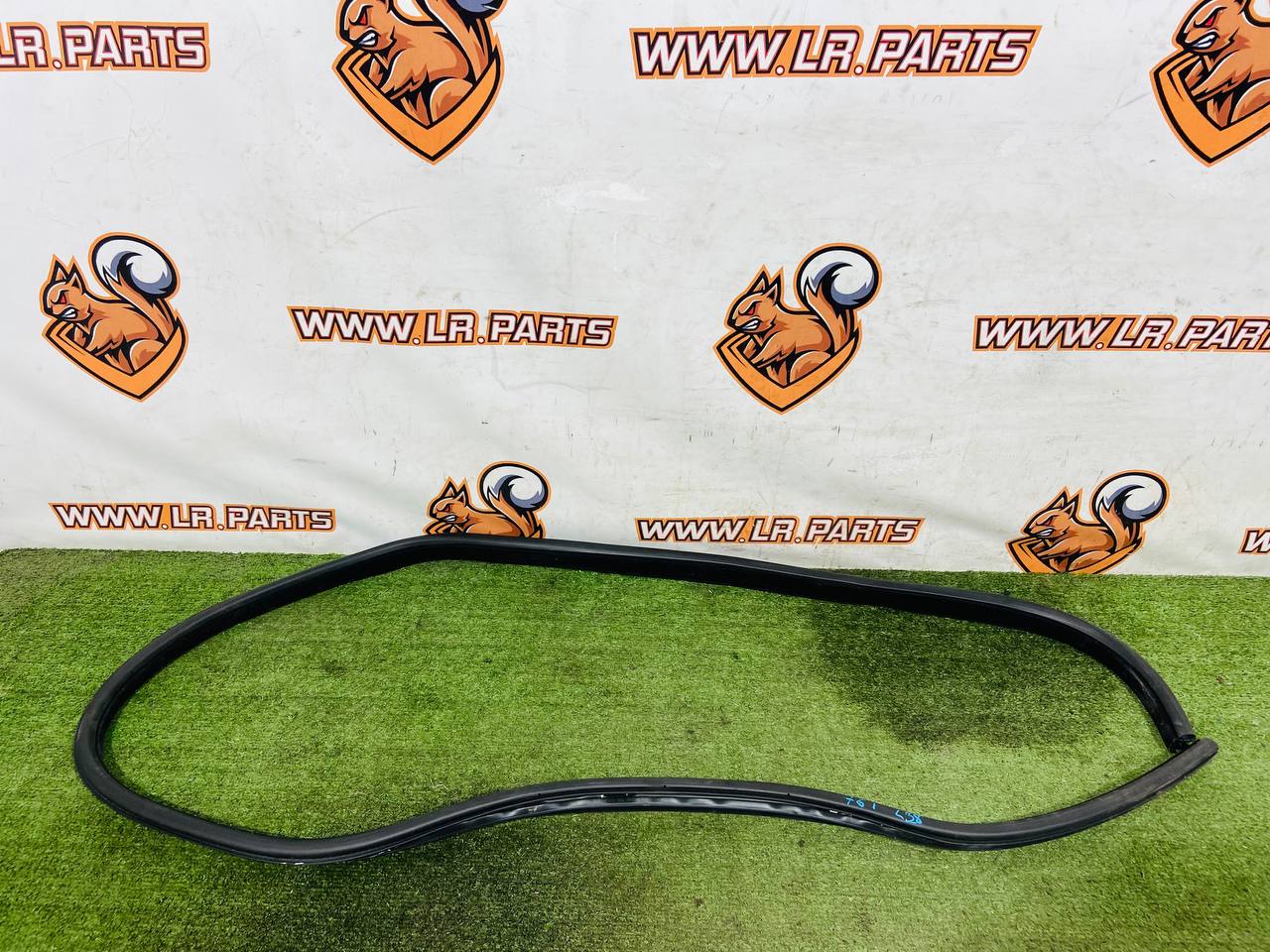 T4A41487 Rear right door seal (on body) for Jaguar F-Pace X761 (2017-) Used cost 50 € in stock 1 pcs.