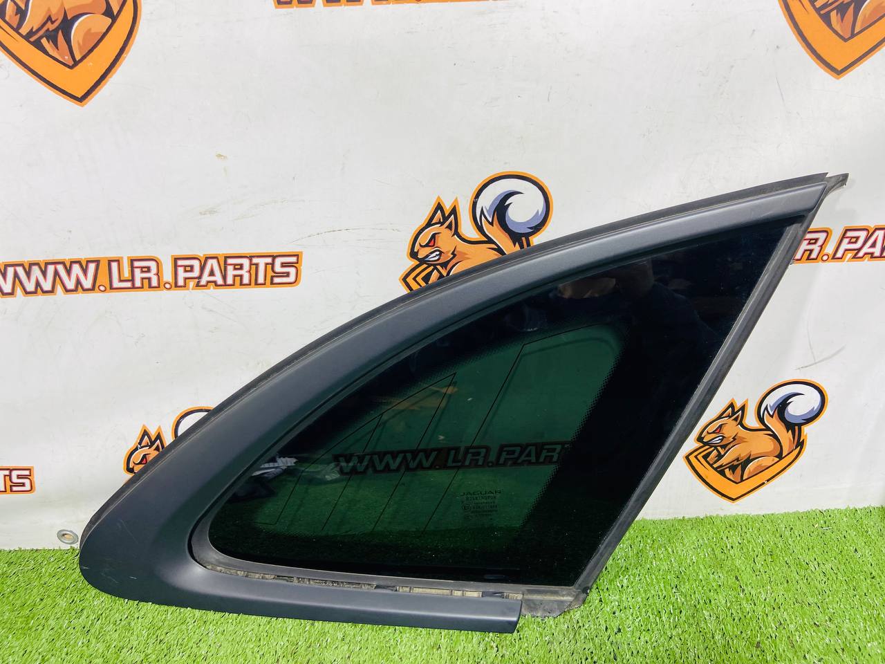 T4A7264 Rear right glass for Jaguar F-Pace X761 (2017-) used cost € in stock 1 pcs.