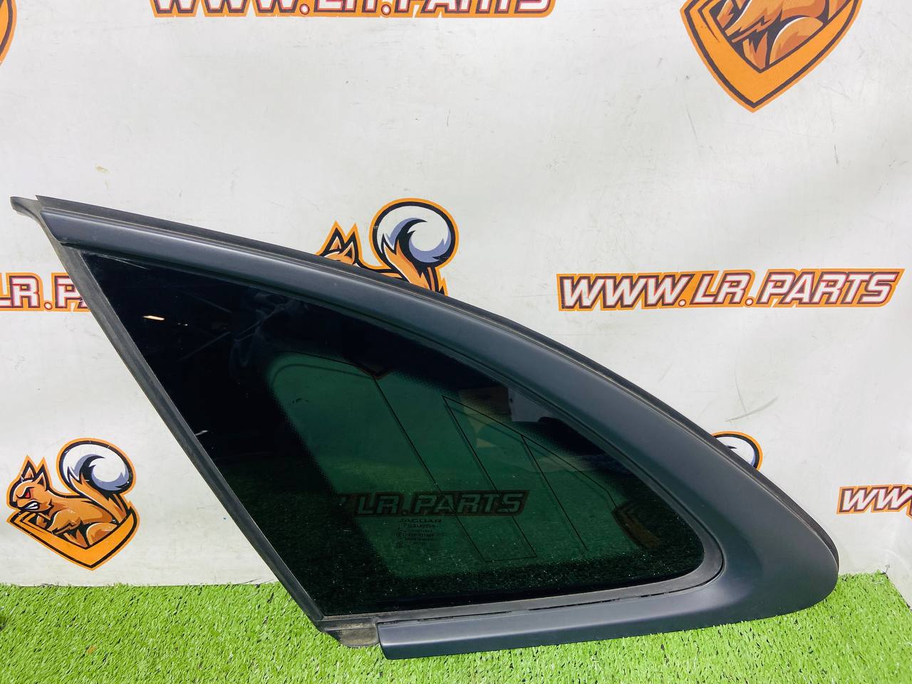 T4A7272 Rear left window glass for Jaguar F-Pace X761 (2017-) Used cost € in stock 1 pcs.