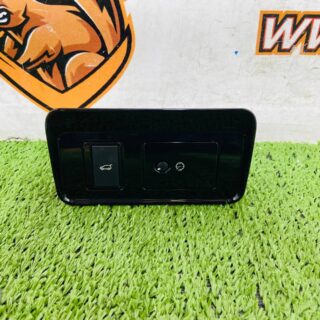 T4A8445 Lighting switch + trunk opening Jaguar F-Pace X761 (2017-) Used cost  € in stock 1 pcs.